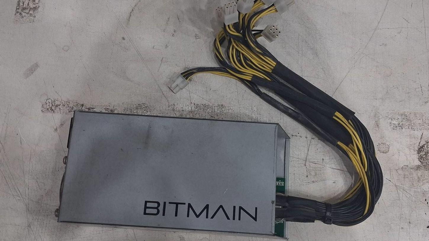 پاور ماینر Antminer APW7 - استوک درجه یک 1600 وات