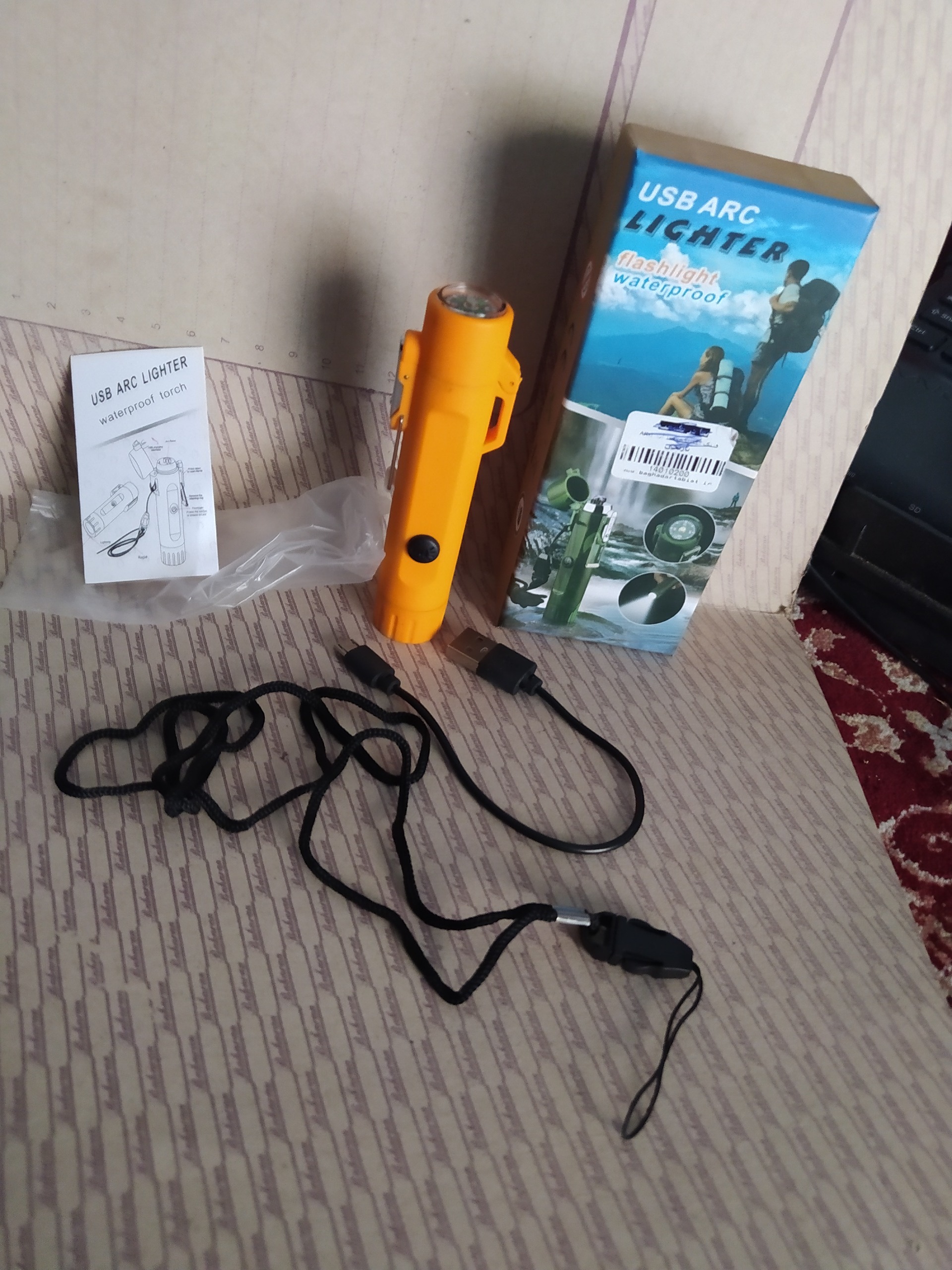 فندک همه کاره شارژی ضد آب و ضد باد مناسب طبعتگردی