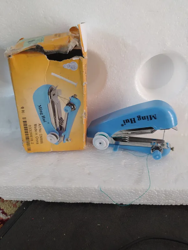 چرخ خیاطی دستی مسافرتی کوچک