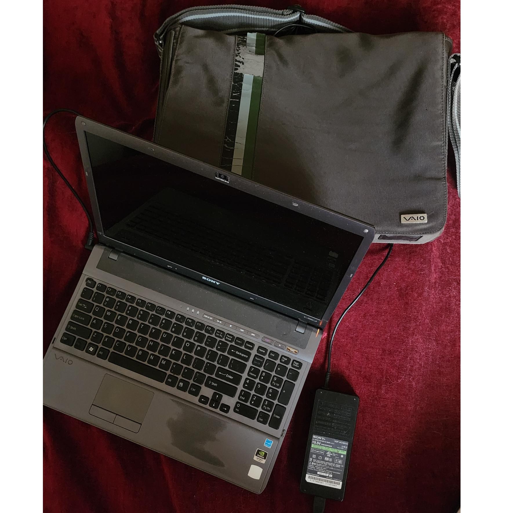 لپ تاپ sony VAIO F11(به همراه کیف اورجینال)