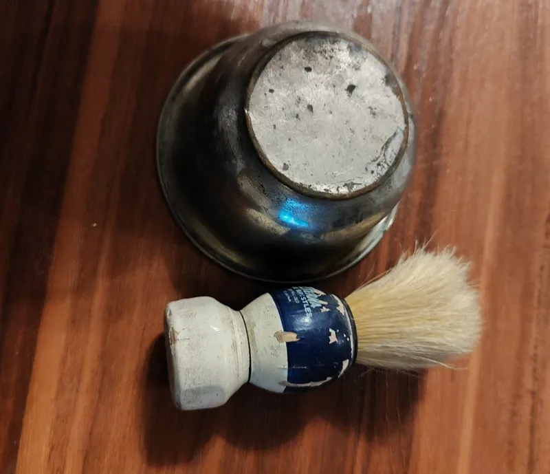 فرچه و کاسه اصلاح صورت قدیمی