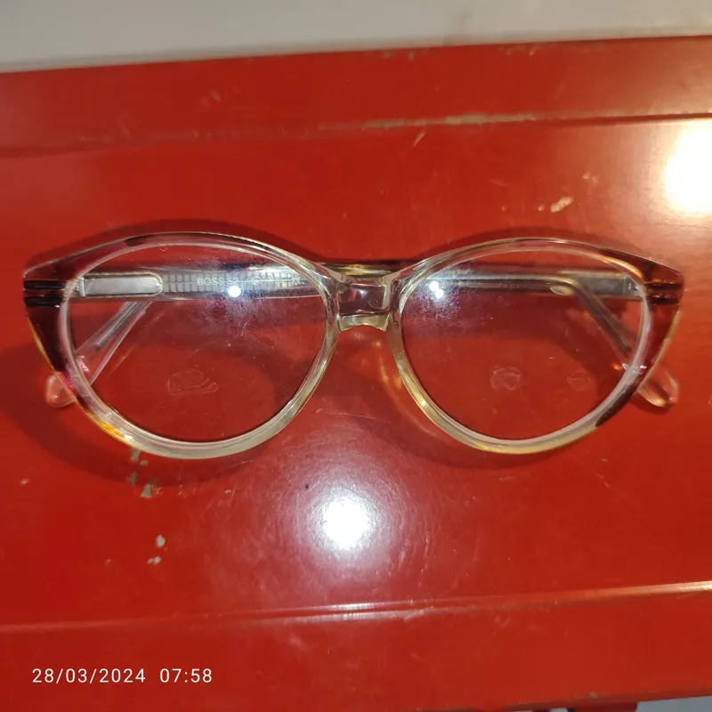 عینک قدیمی طبی