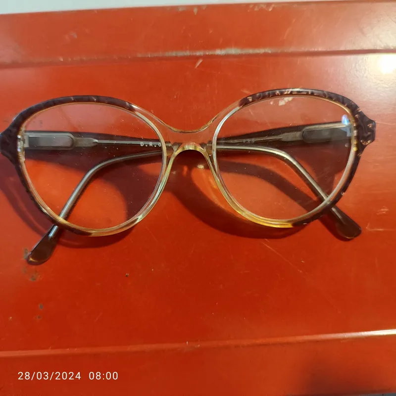 عینک قدیمی طبی