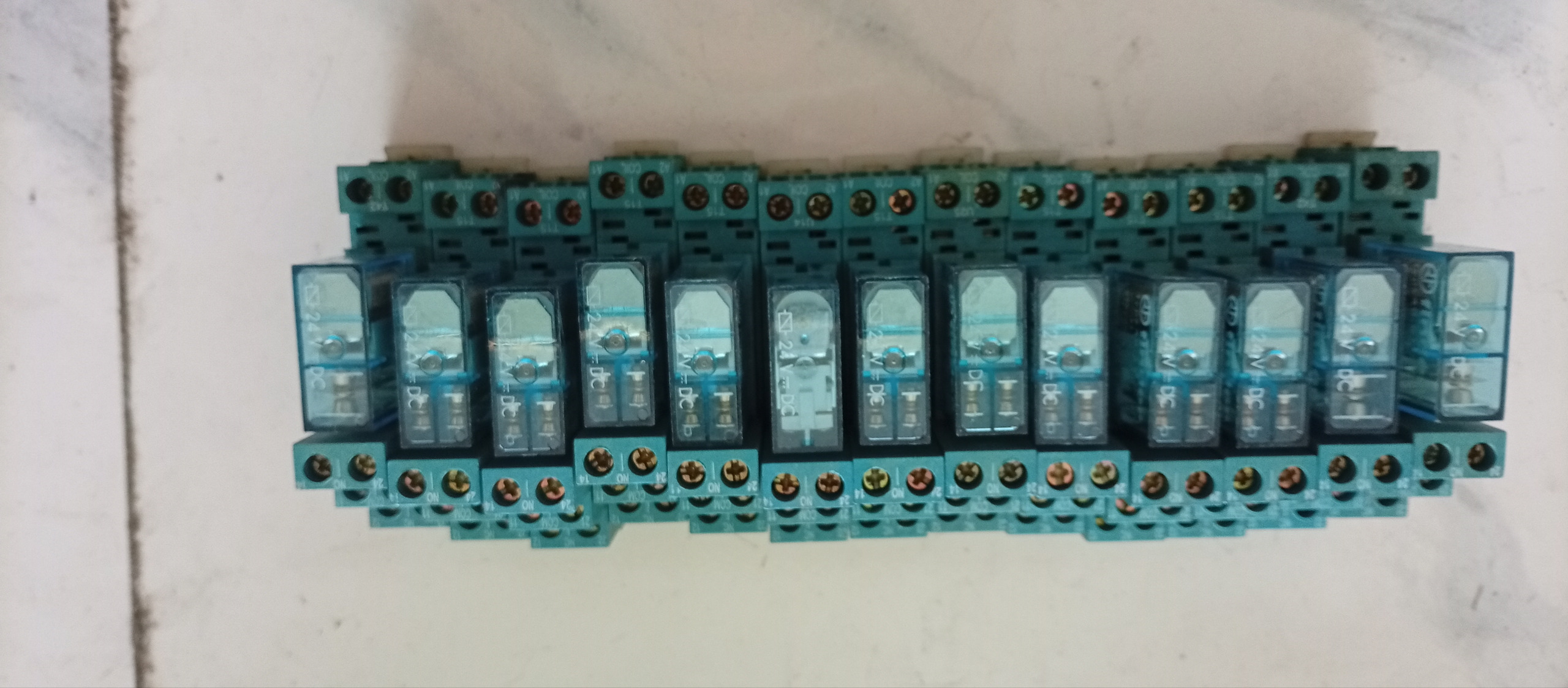 رله 24ولت فایندر