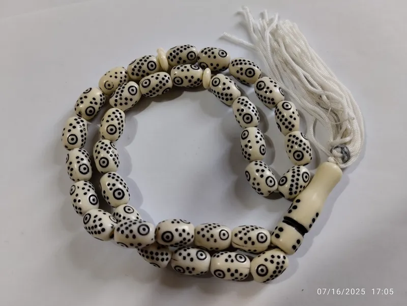تسبیح سفید طرح دار