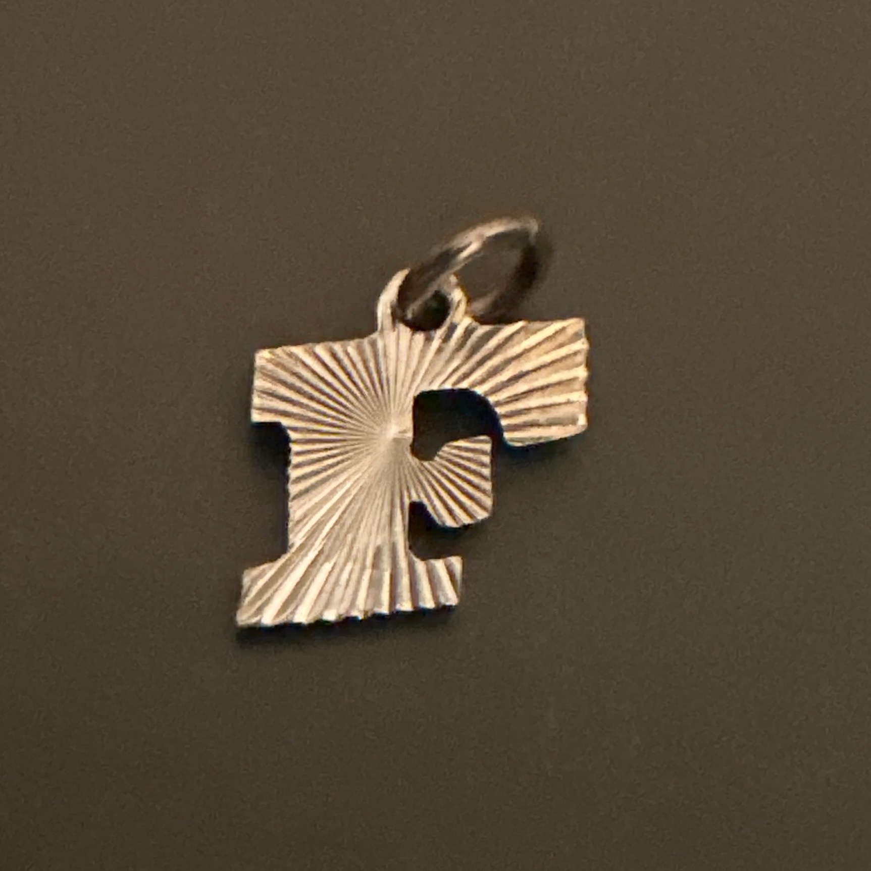 آویز نقره حروف( 1/37 گرم )