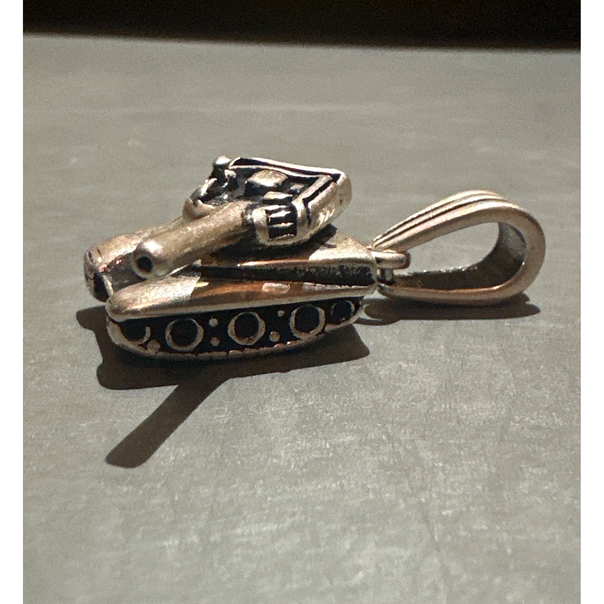 آویز نقره تانک