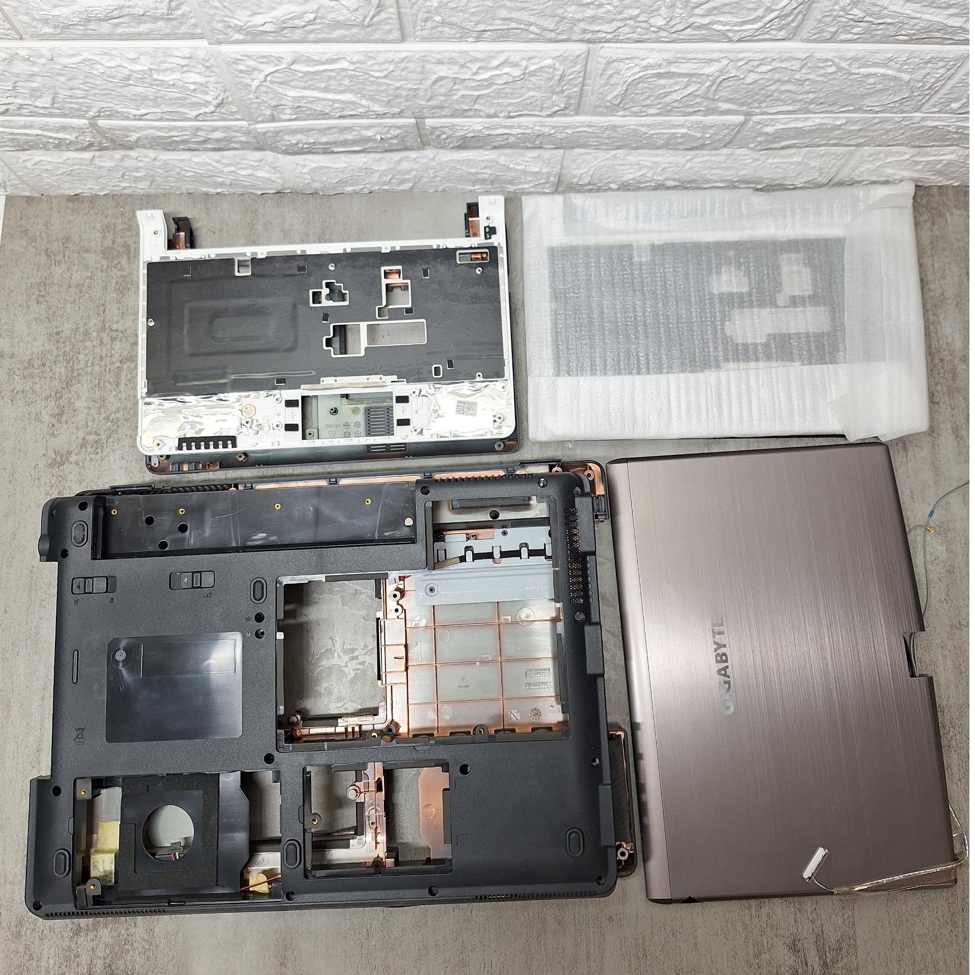 تعداد بالایی قاب A , B , C, D لپ تاپ گیگابایت