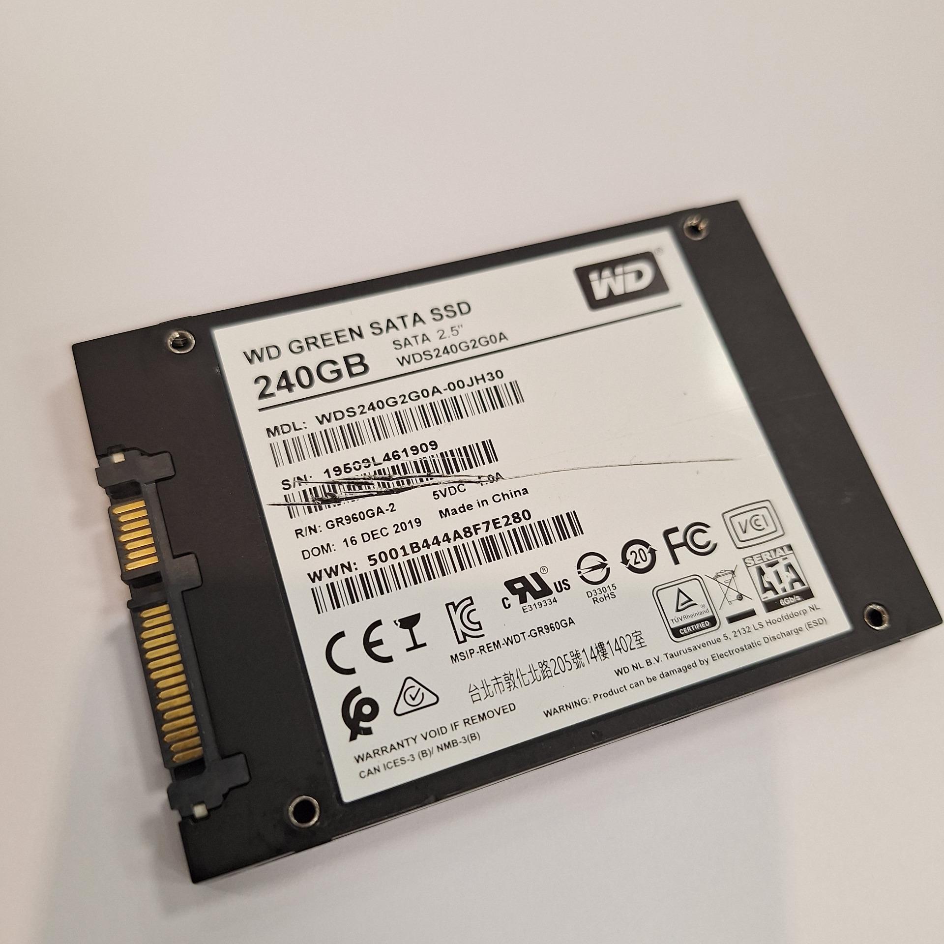 SSD 240G برند وسترن دیجیتال سبز سلامت 32 درصد