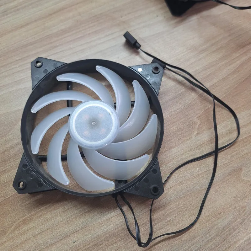 فن کیس عالی کولر مستر . RGB کار نمی کند