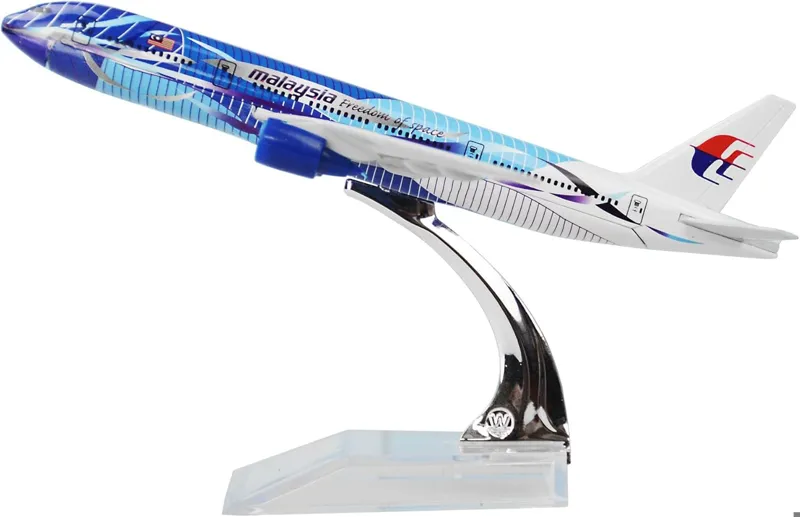ماکت هواپیما 777 مالزی سایز 1/400 (16 cm )