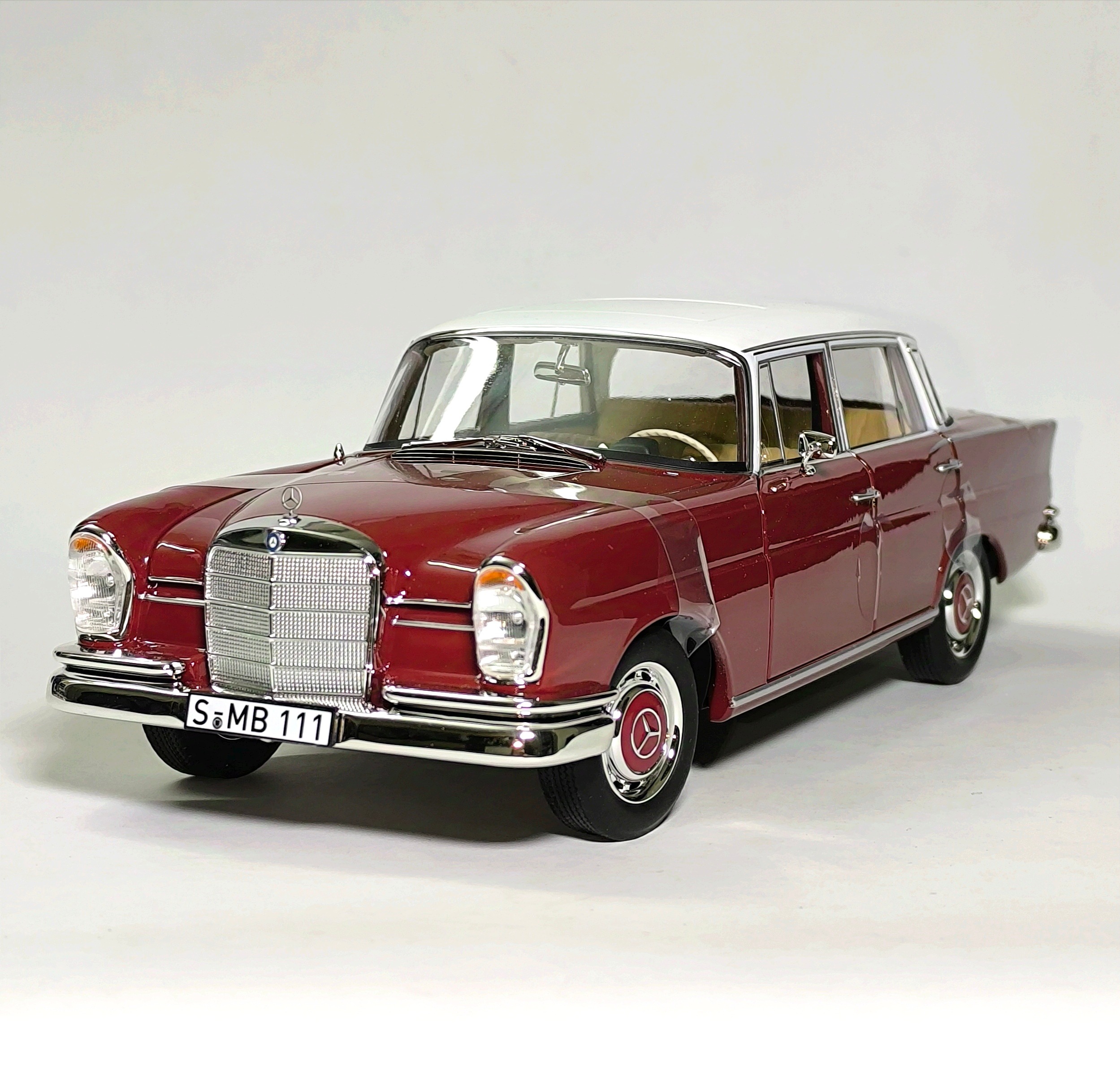 ماکت مرسدس بنز 220S سال 1965 مقیاس 1/18