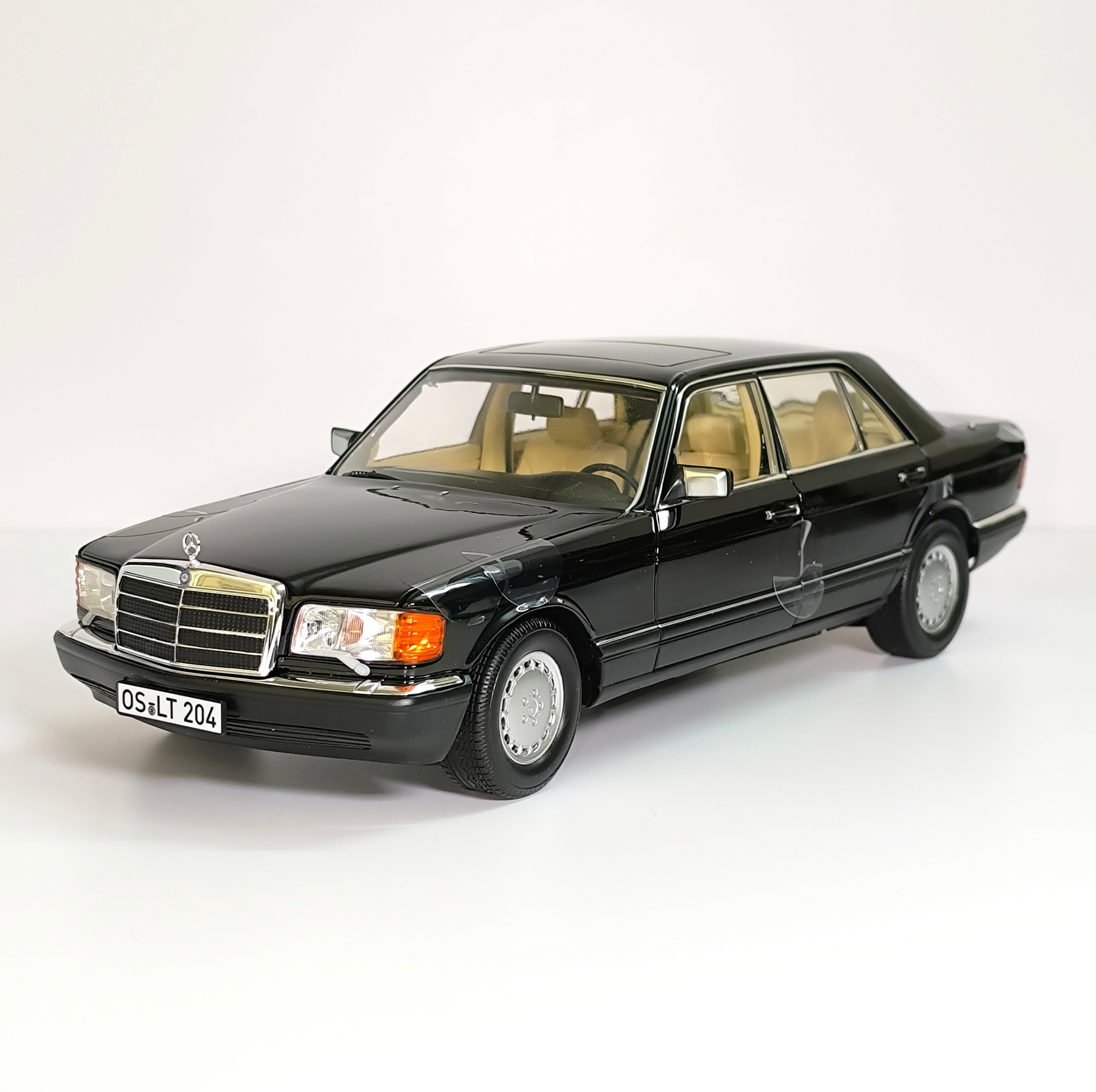 ماکت فلزی مرسدس بنز 560sel مقیاس 1/18