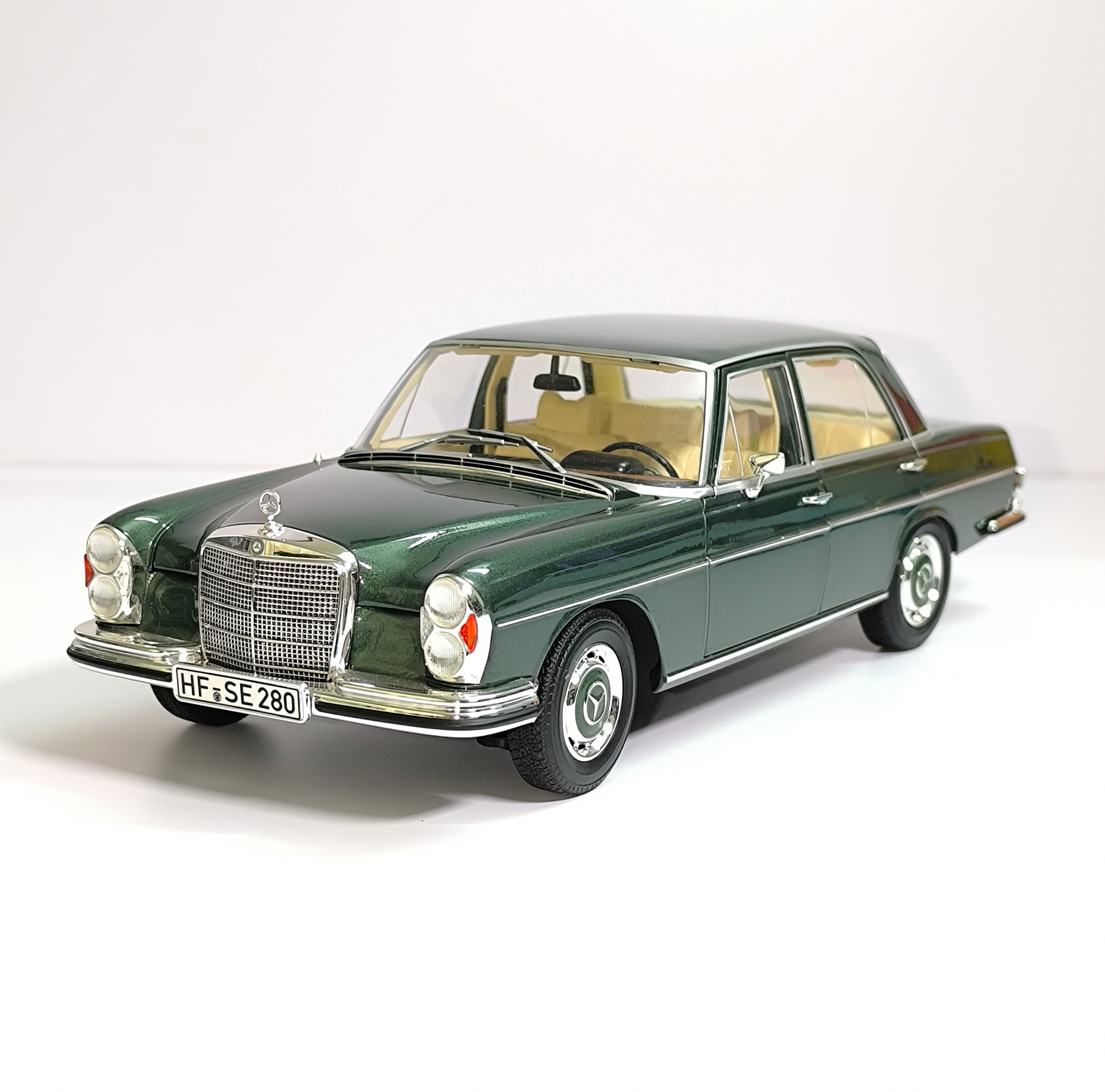 ماکت مرسدس بنز 280SE سال 1968 مقیاس 1/18