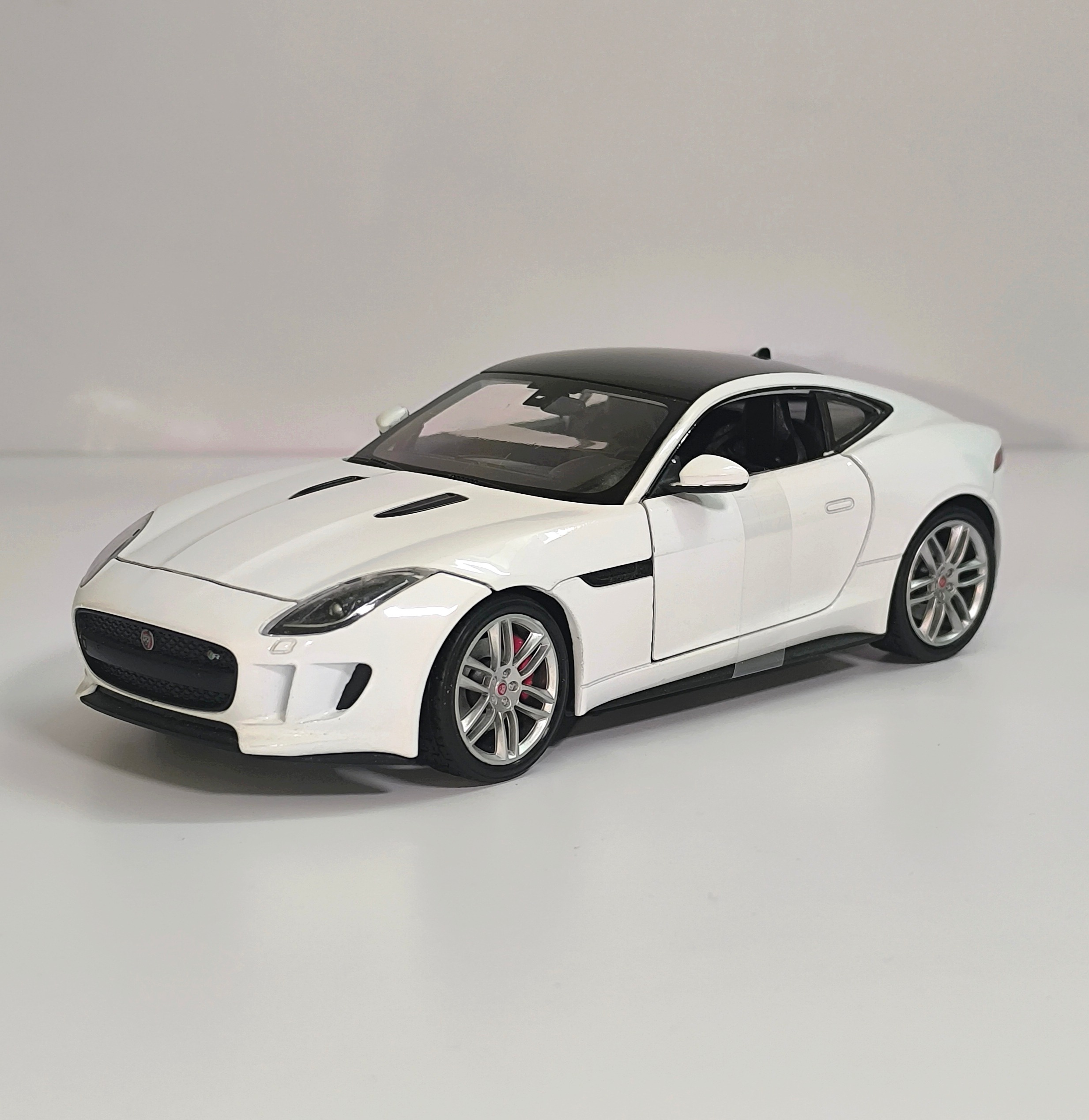 ماکت فلزی جگوار F-Type مقیاس 1/24