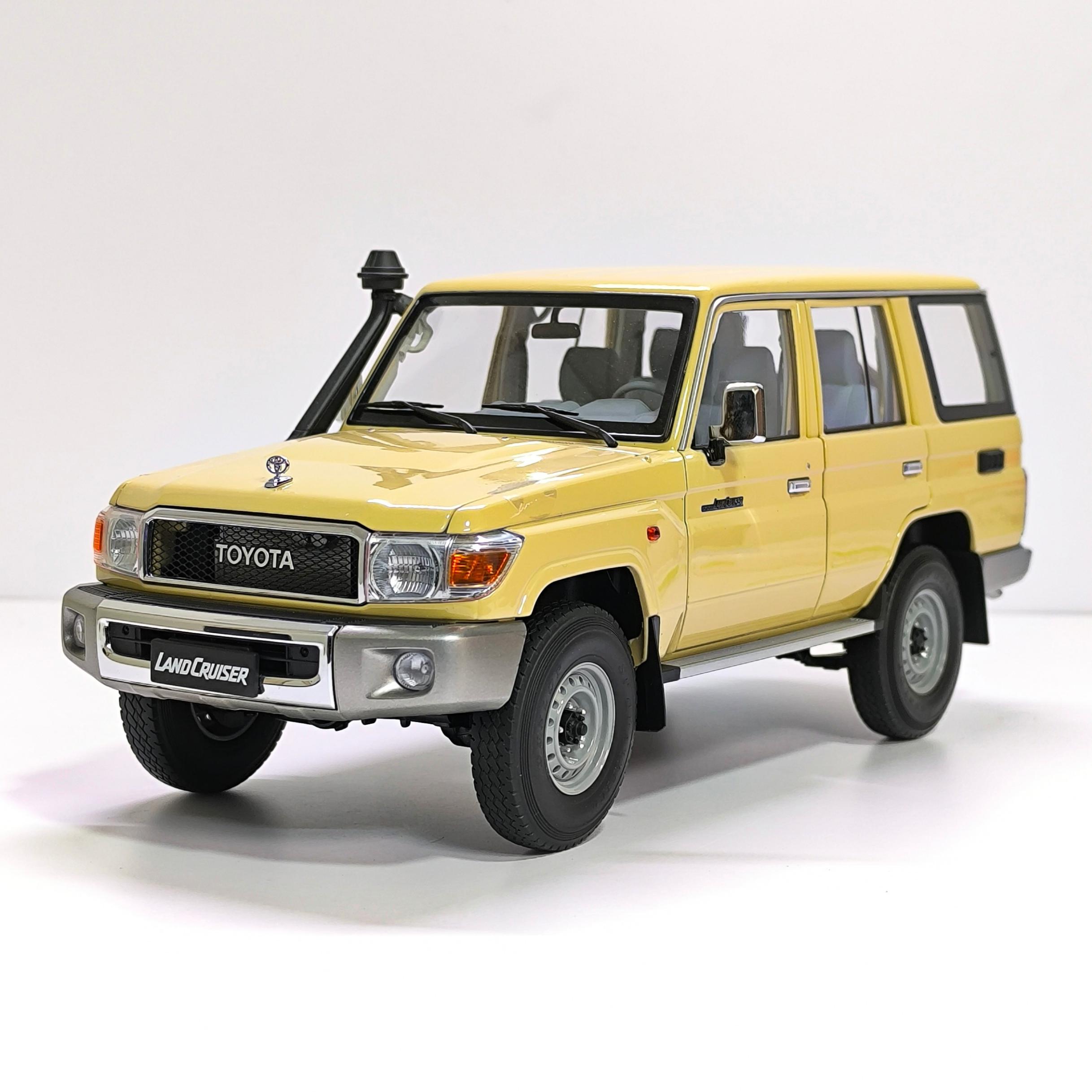 ماکت فلزی تویوتا لندکروز هفتاد LC76 مقیاس 1/18