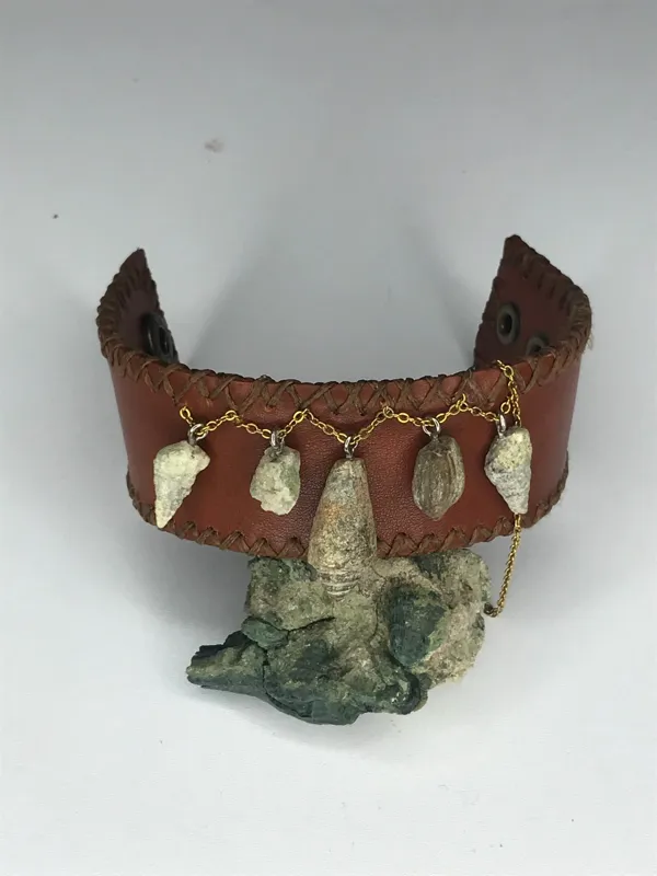 دستبند چرم و سنگ فسیل کریستالیزهFossil bracelet