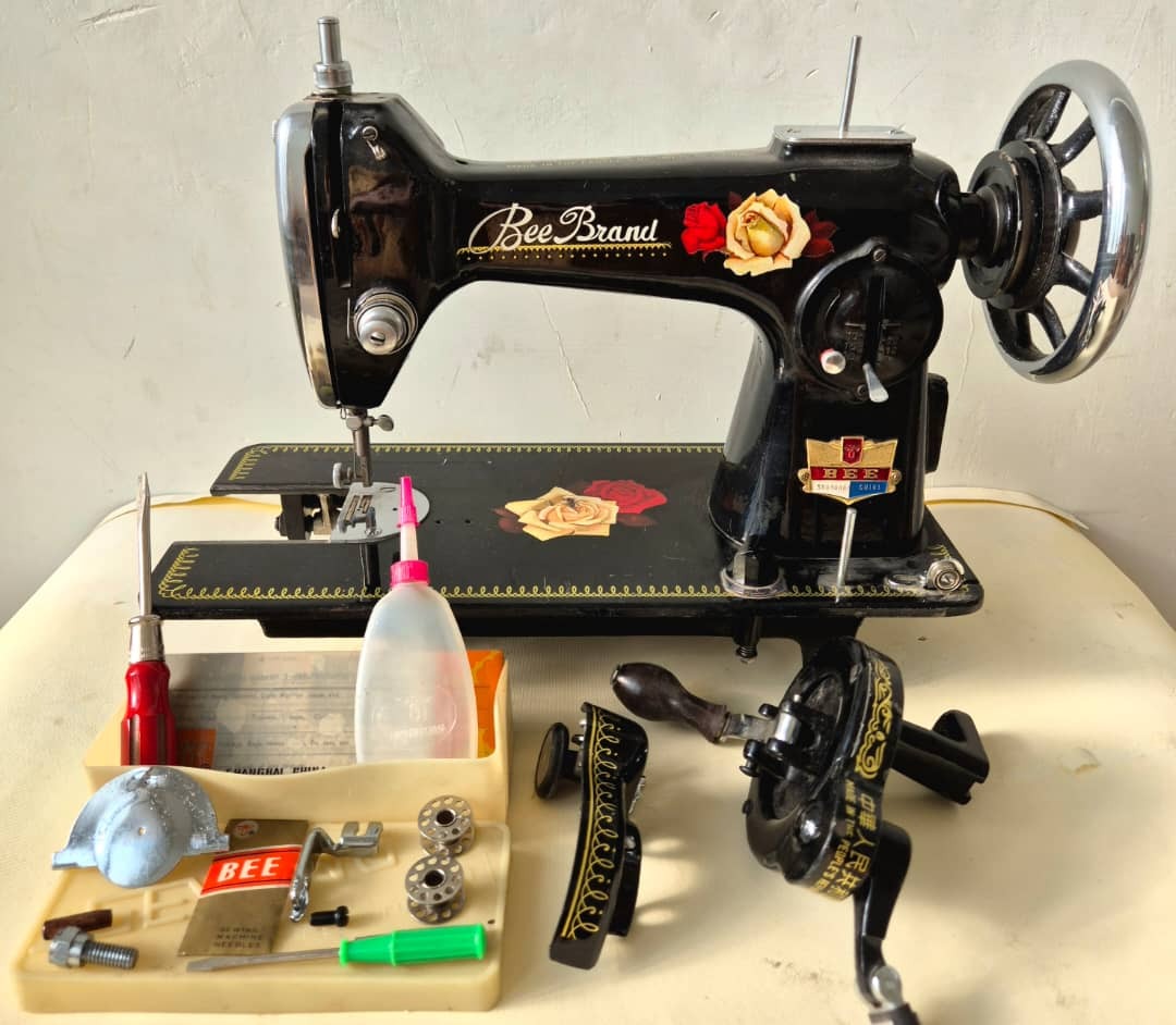 چرخ خیاطی دستی دوگل بی برند قدیمی آنتیک