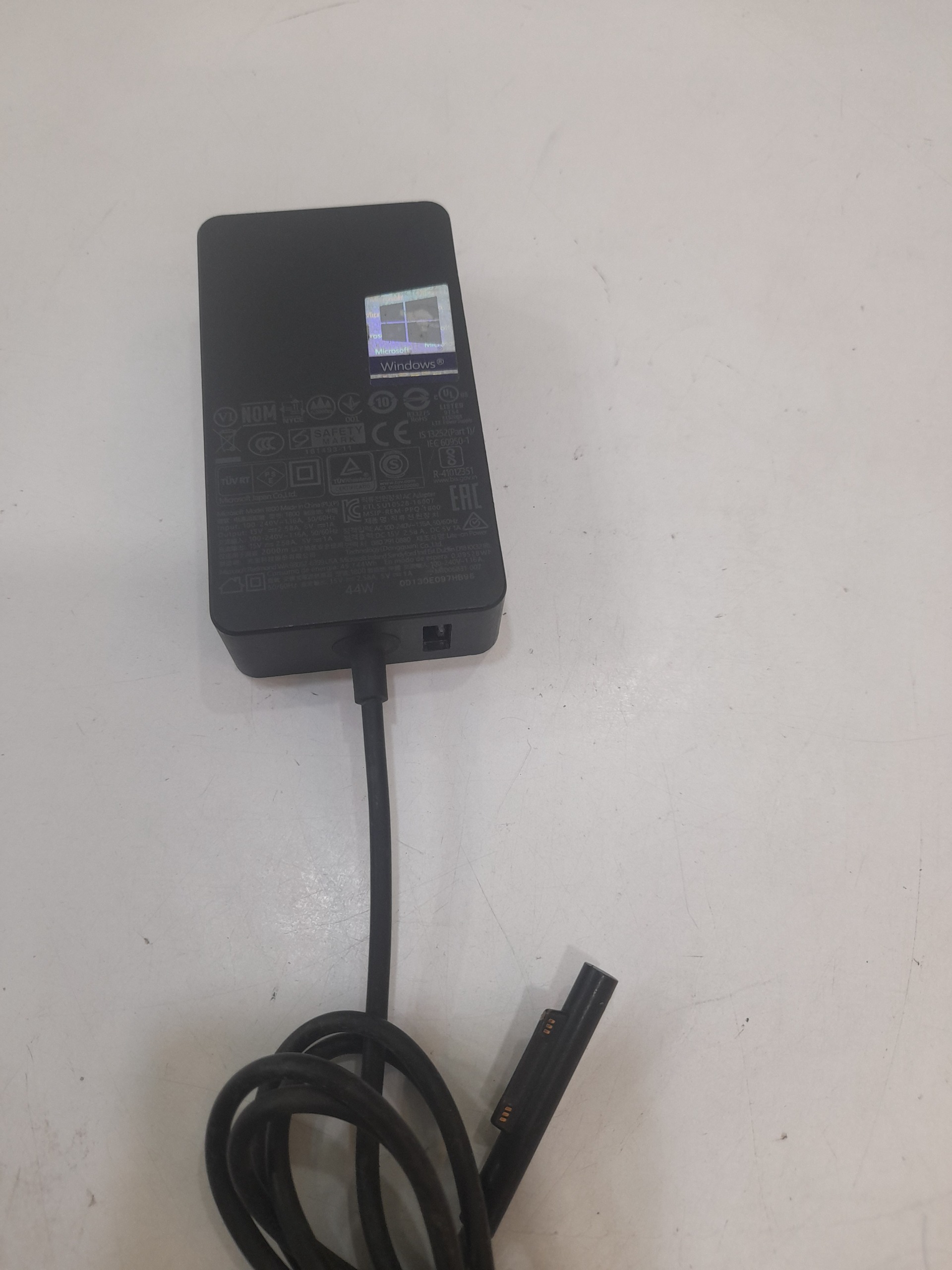 اداپتور سورفیس 44w