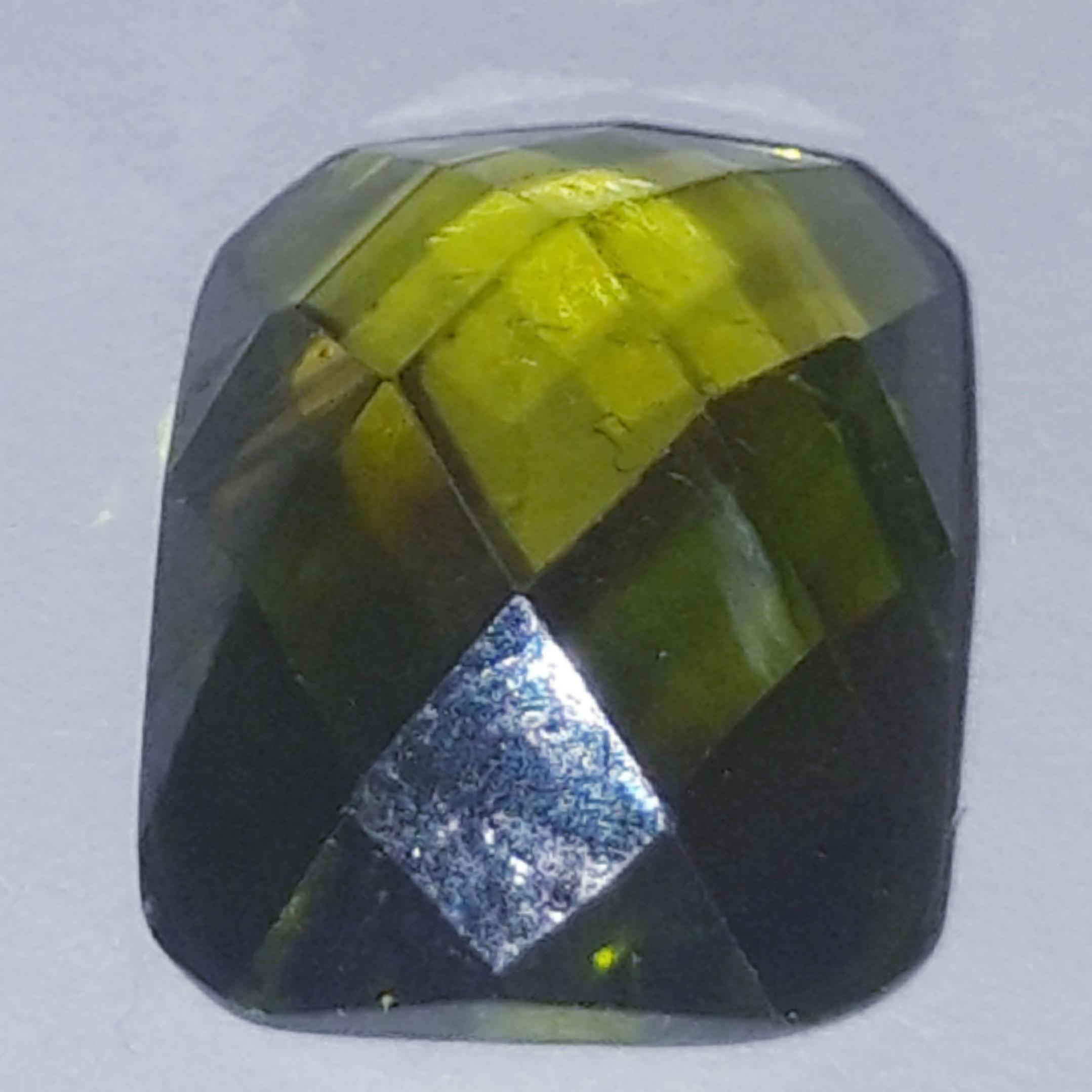 زیرکن سبز و بزرگ