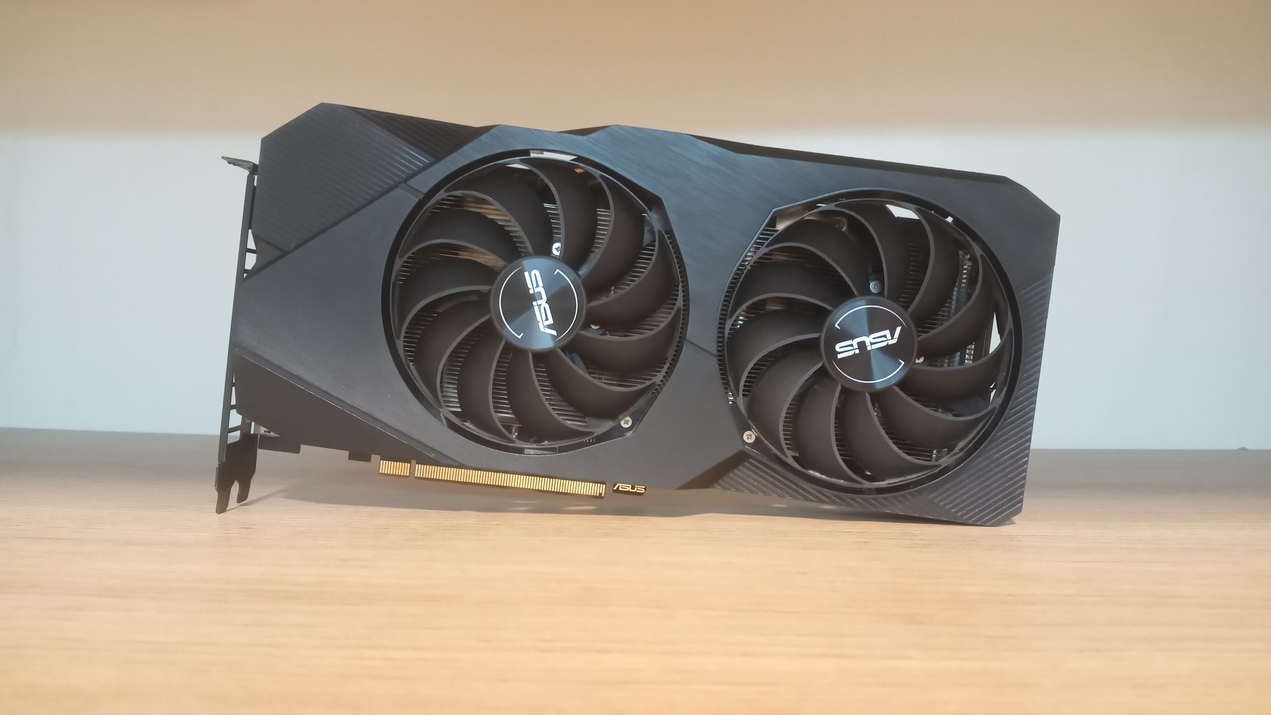 ASUS DUAL RX 5700 8G EVO OC کارت گرافیک خراب