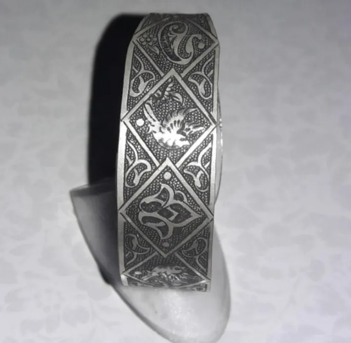 دستبند زیبای قلمزنی قدیم