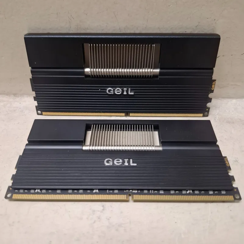 دو عدد رم 2 گیگ DDR2 باس 800