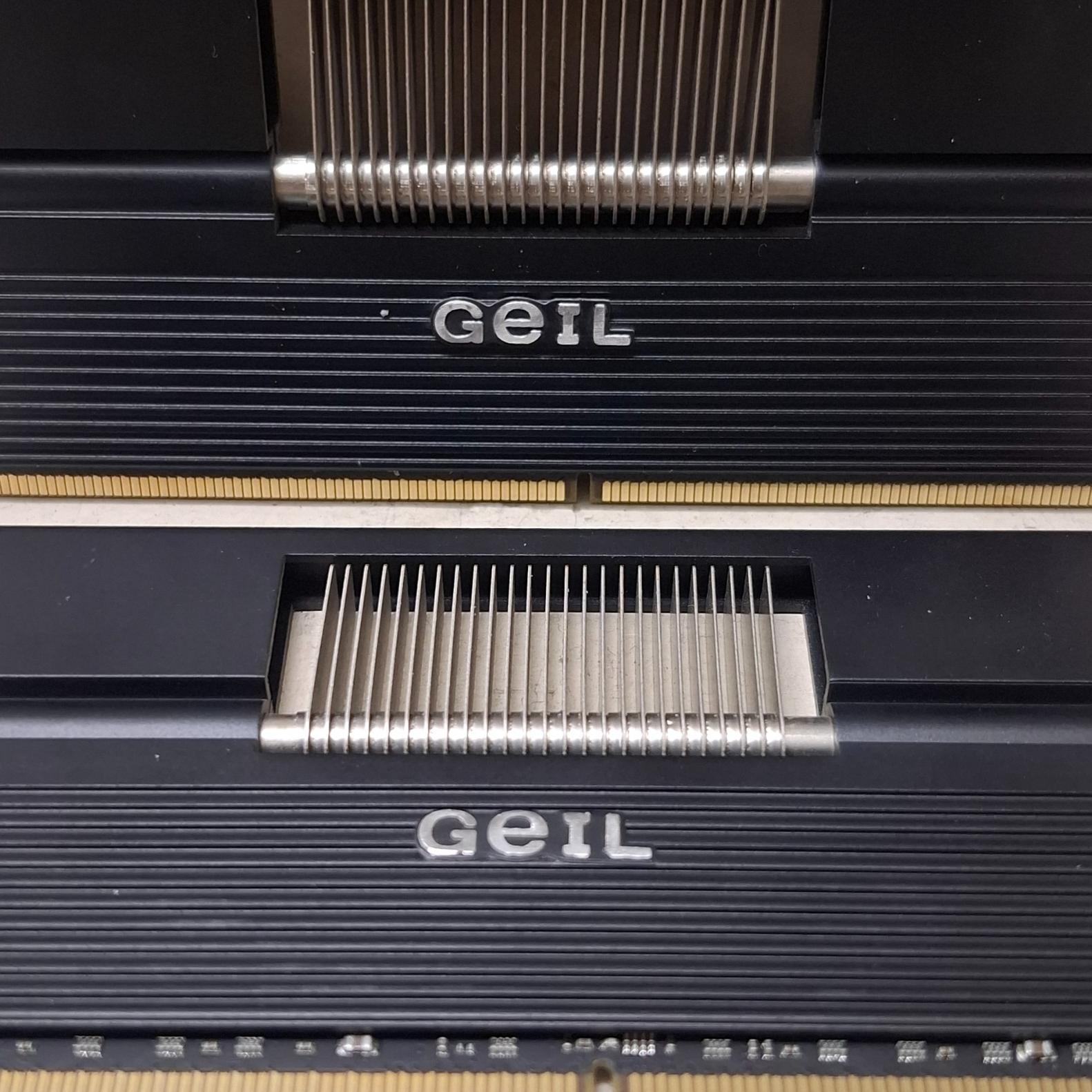 دو عدد رم 2 گیگ DDR2 باس 800