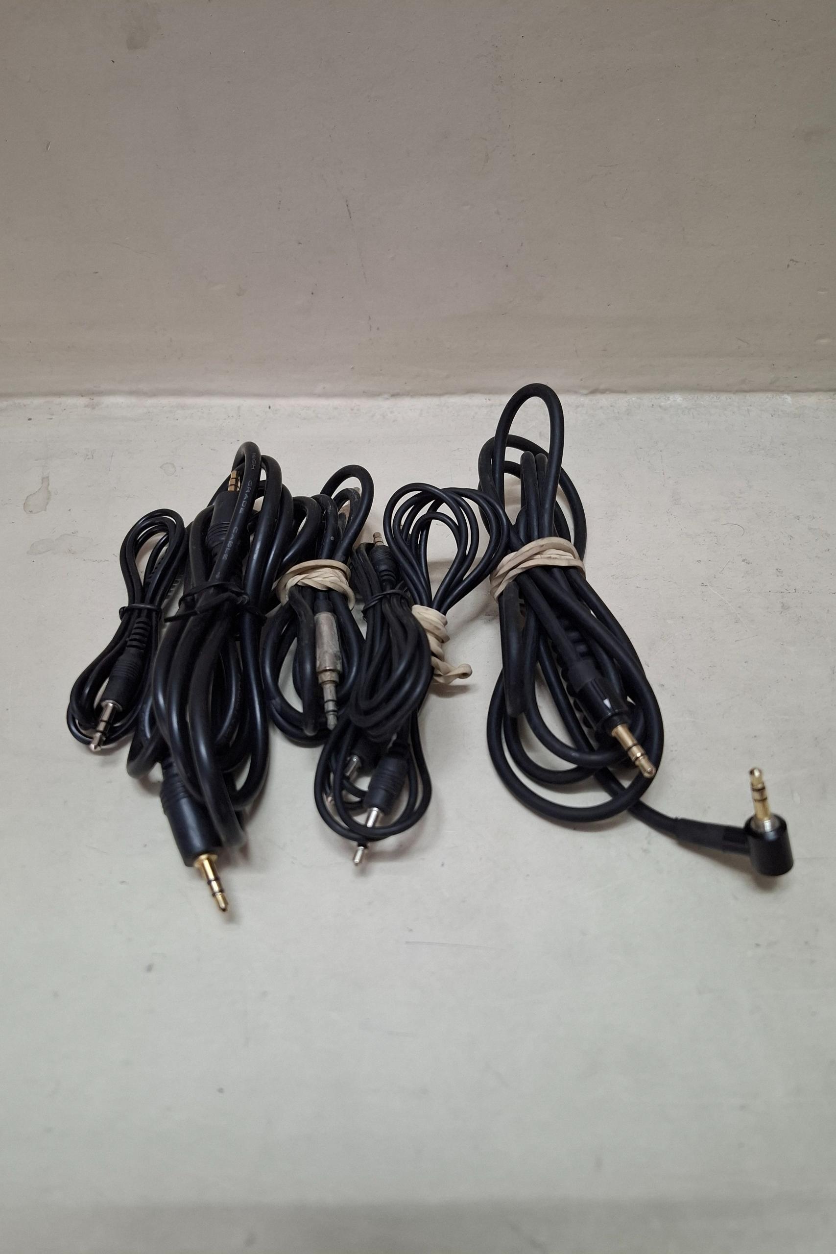 تعدادی کابل AUX