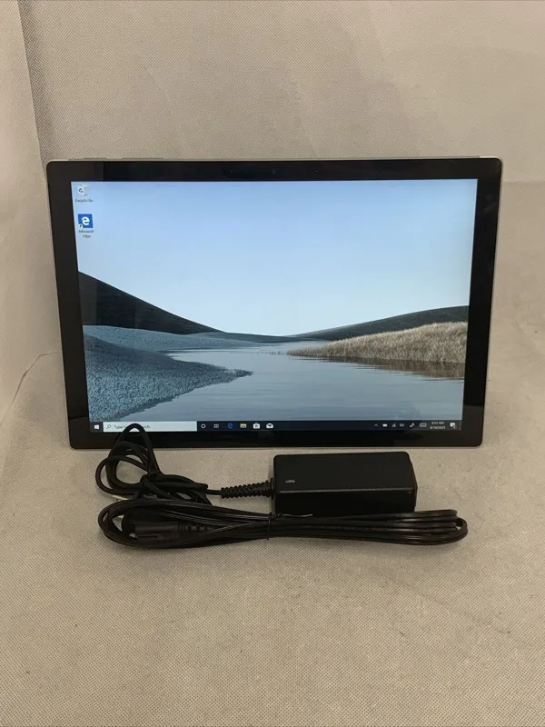 لپ تاپ Surface Pro 7 با کیبورد اورجینال