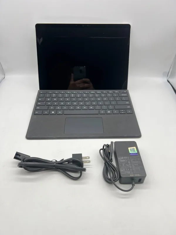 لپ تاپ Surface Pro X با کیبورد اورجینال