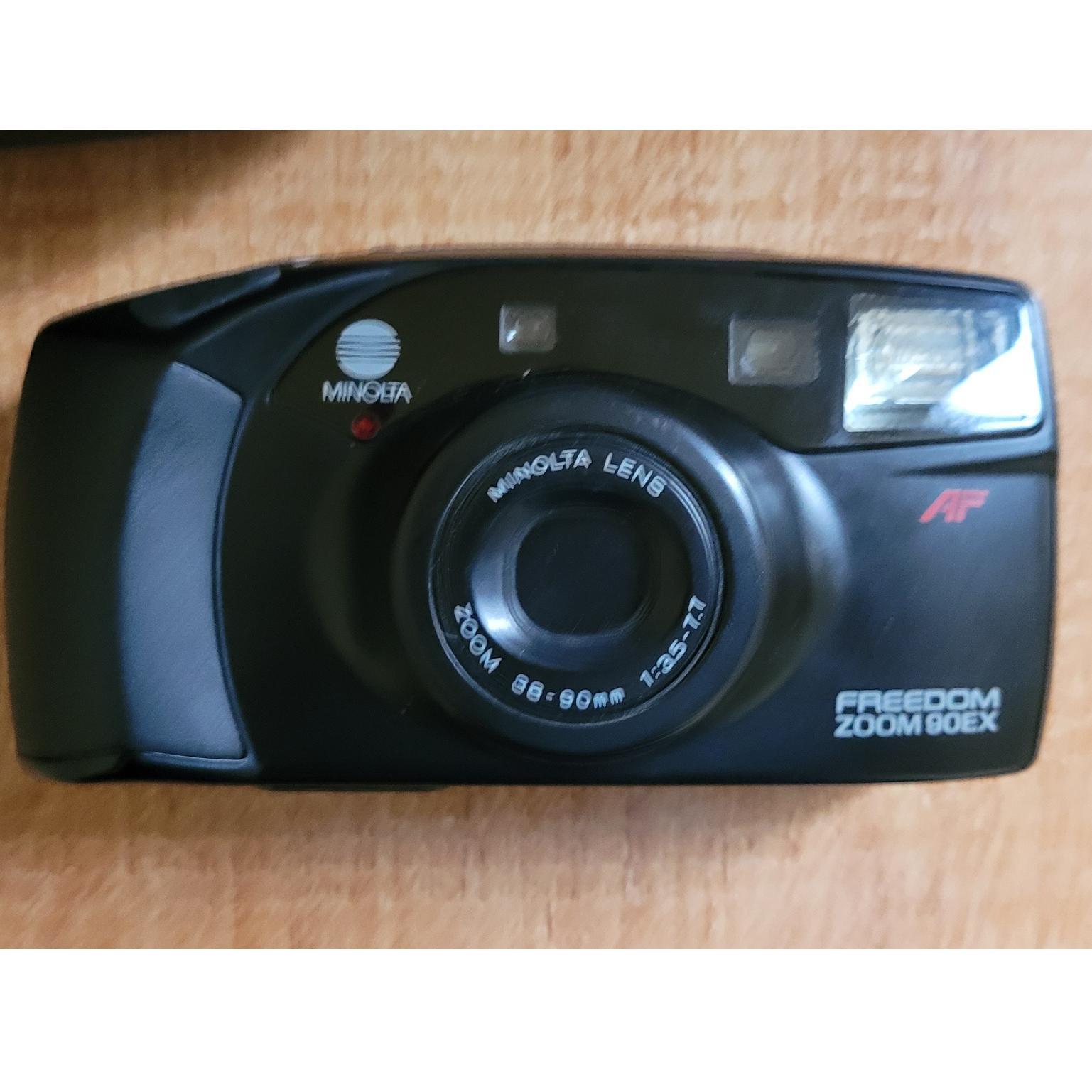 دوربین مینولتا با کیف اصلیminolta 90ex مدل