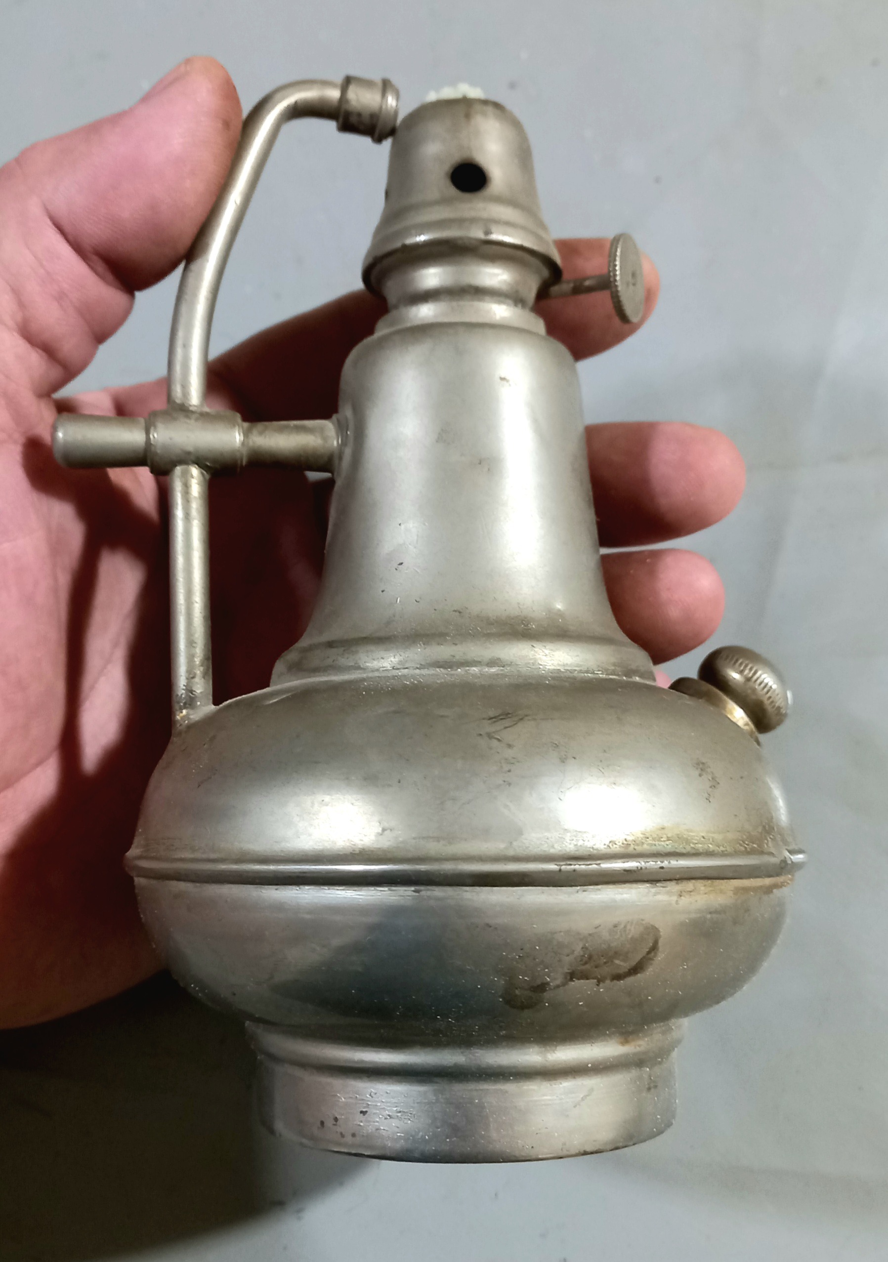 چراغ الکلی قدیمی