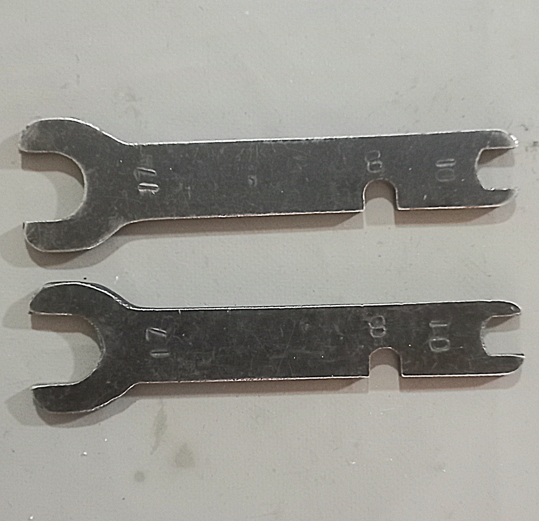 یک جفت آچار خاص قدیمی