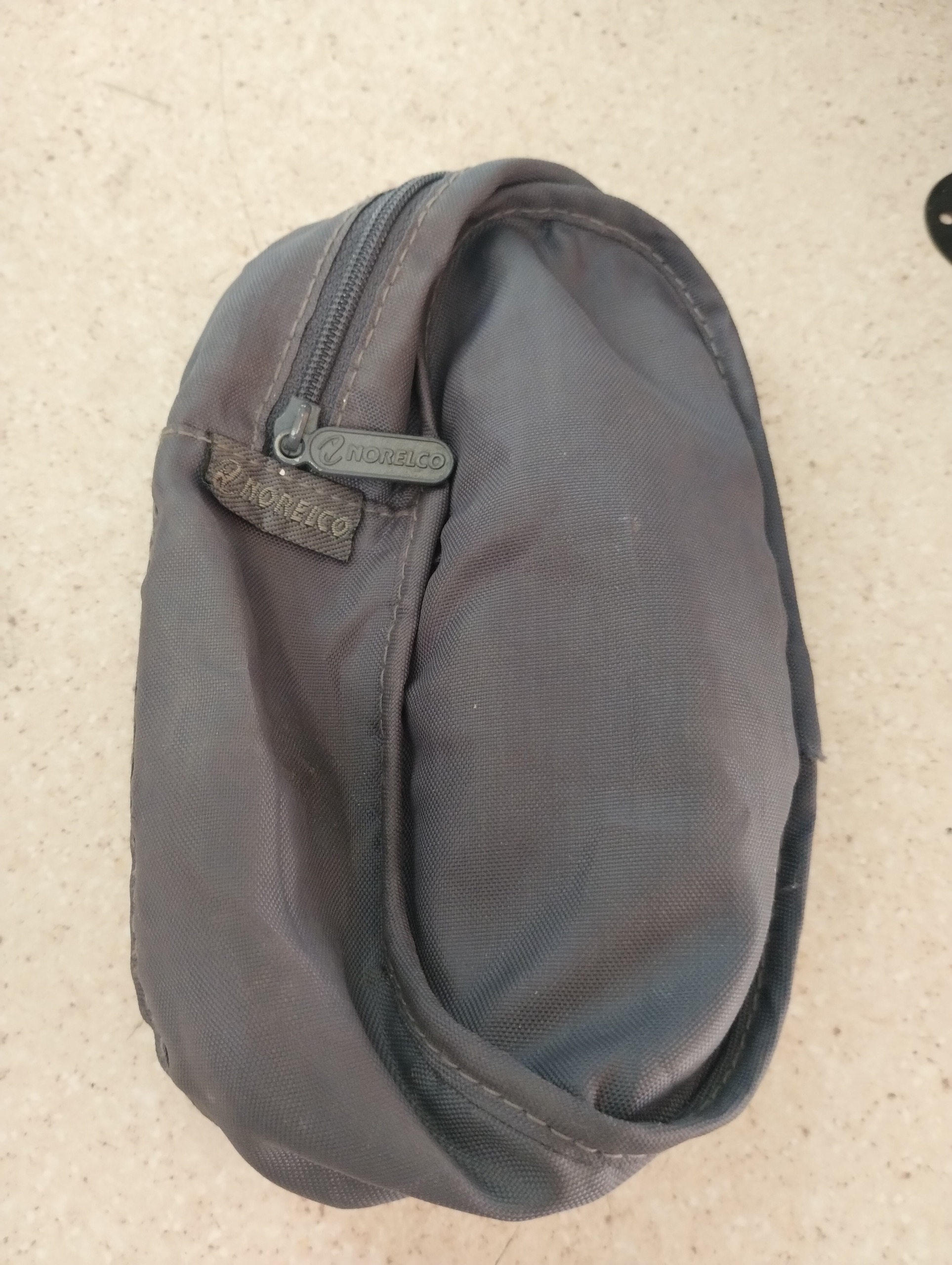 کیف ریش تراش فیلیپس 2