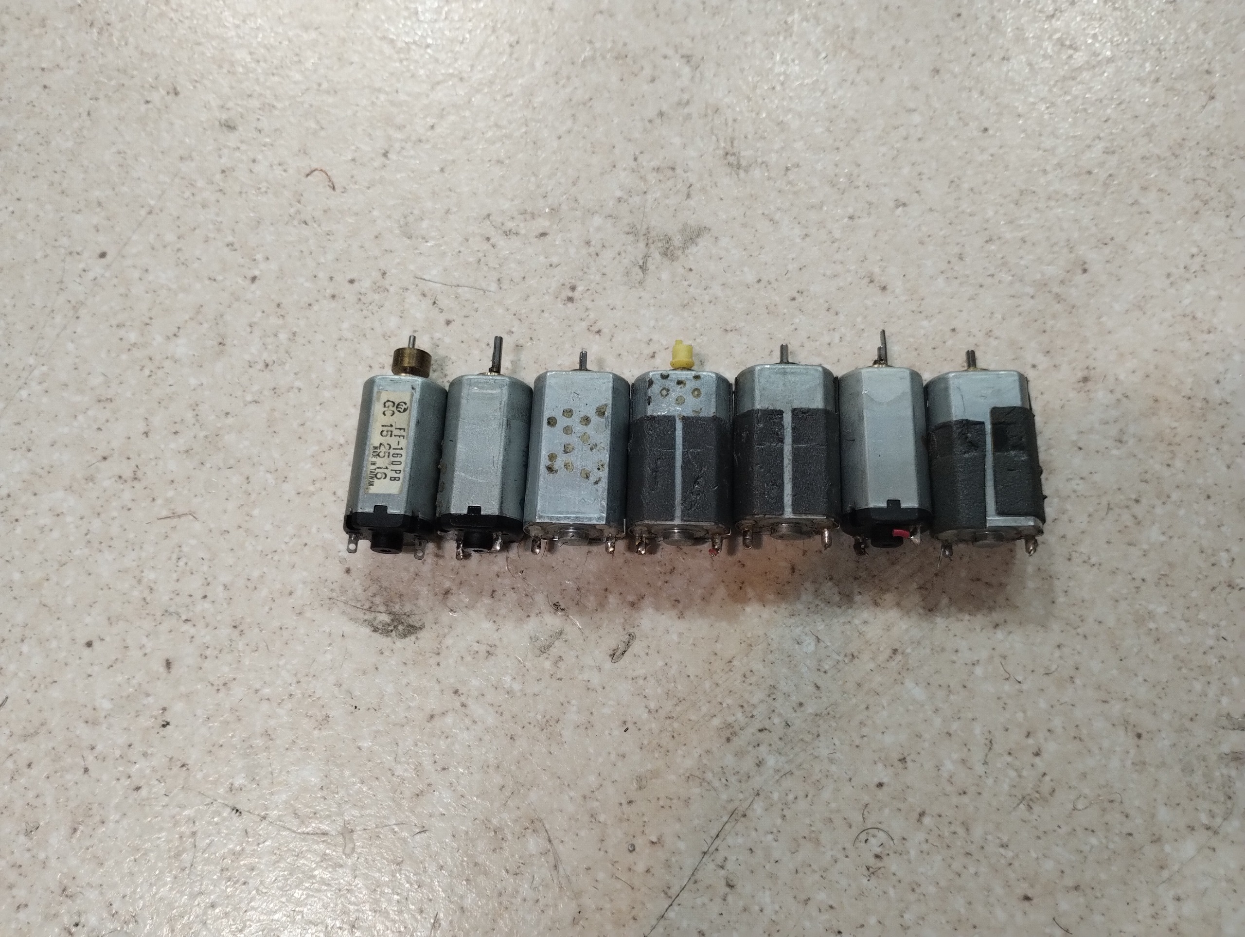 7 تا آرمیچر ریش تراش براون