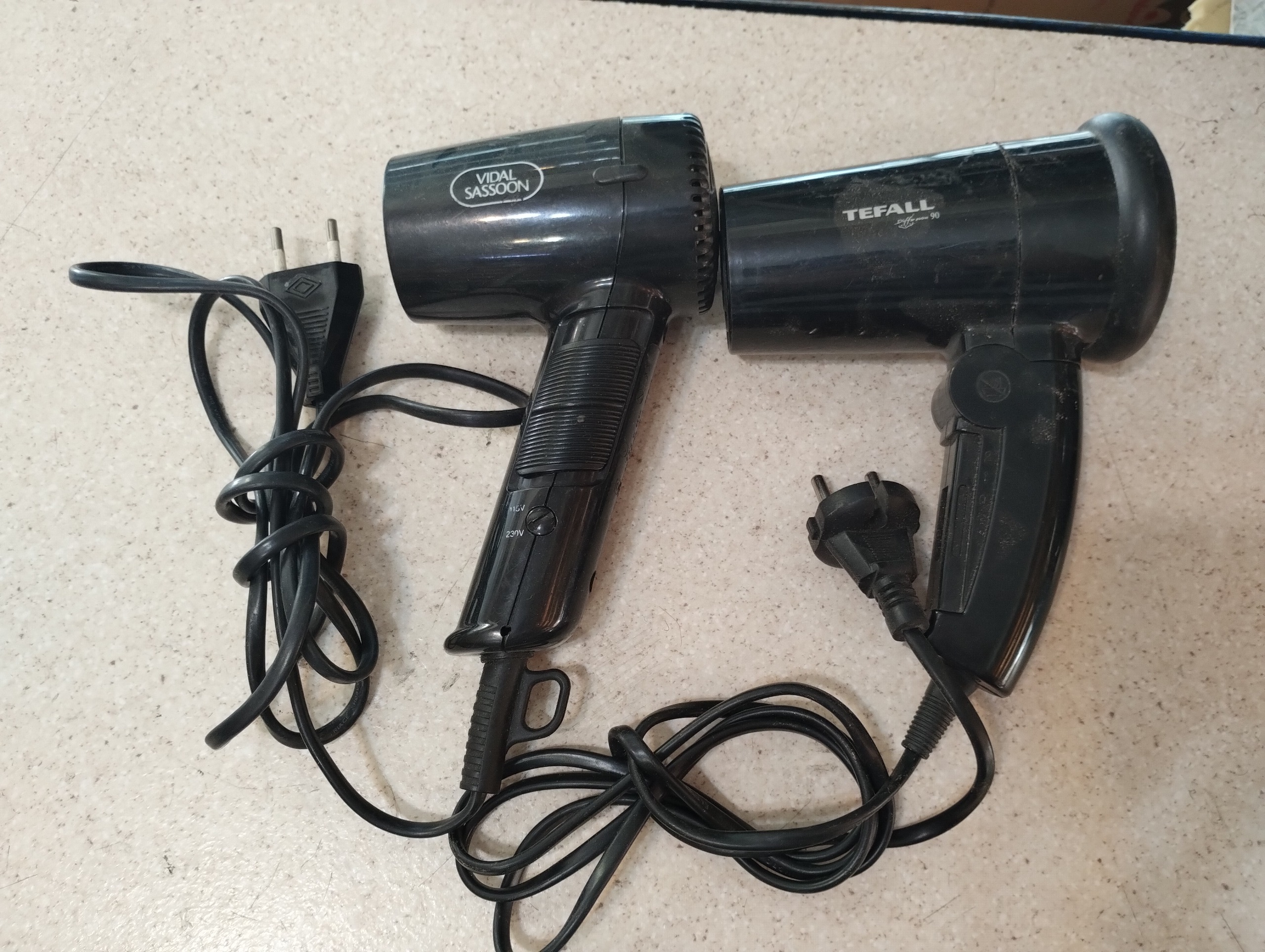 2 تا سشوار مسافرتی مشکی