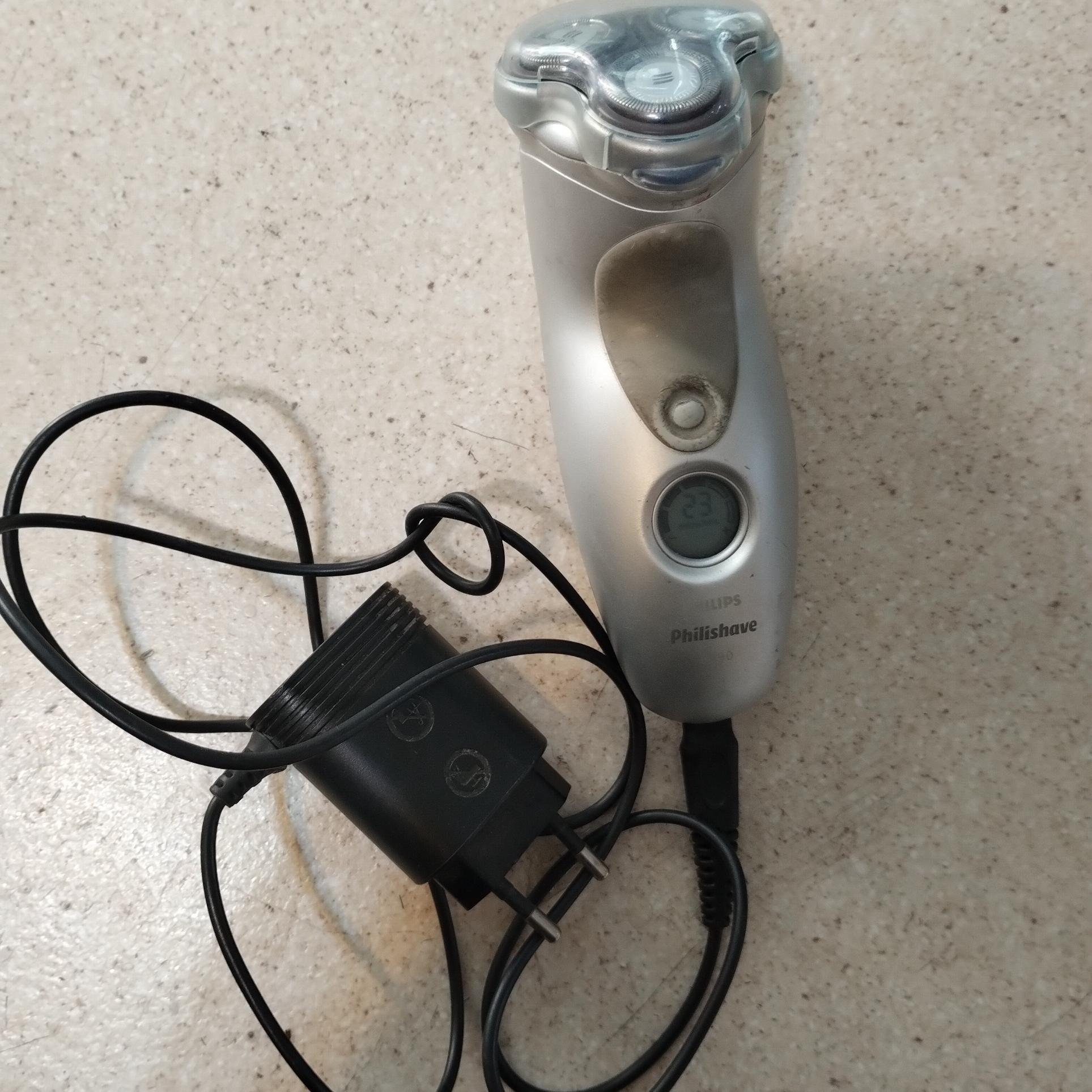 ریش تراش فیلیپس شارژی نمایشگردار