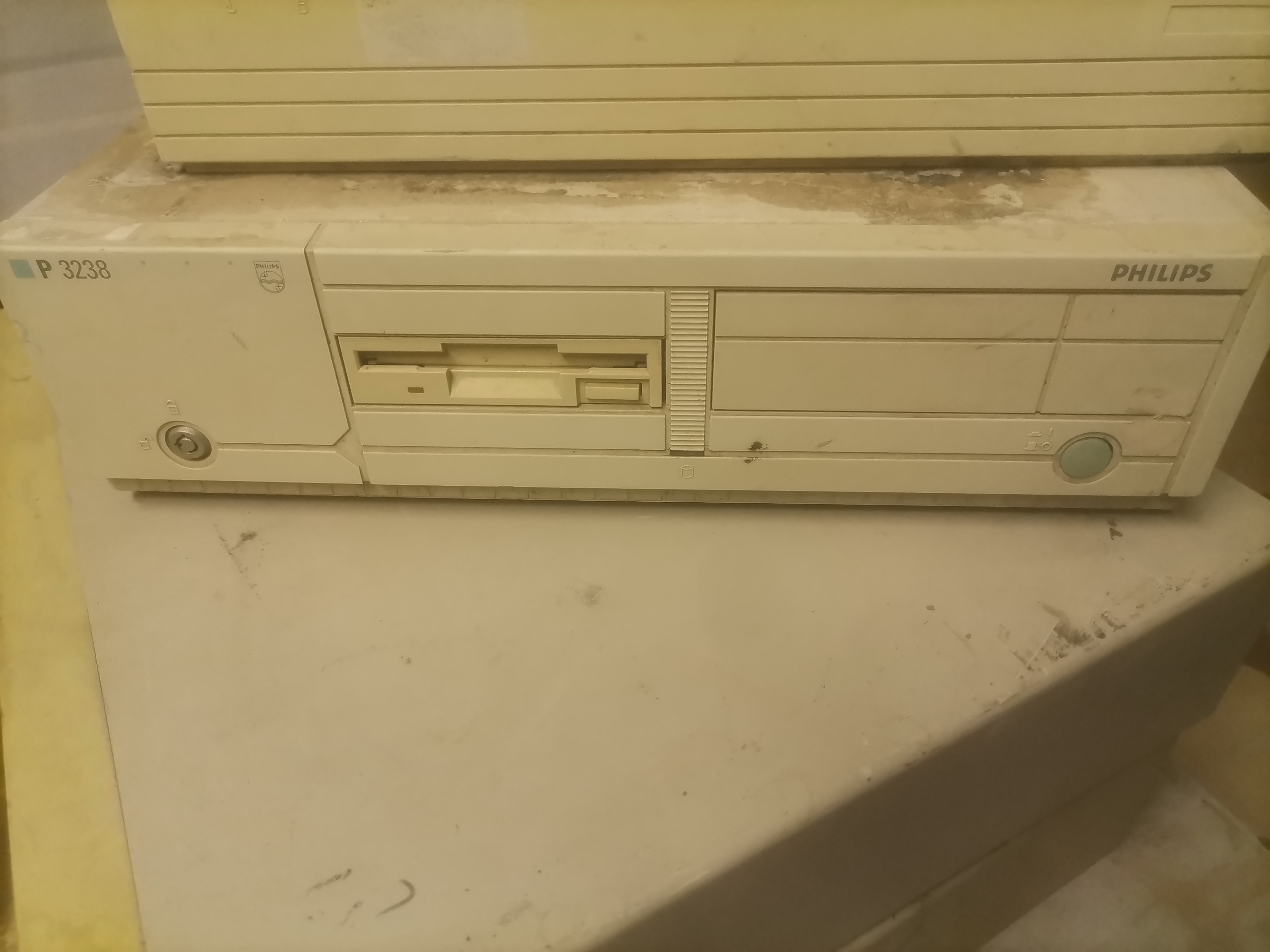 کیس زیبا،کامل و آنتیک فیلیپس داس و آیزا خور P3238