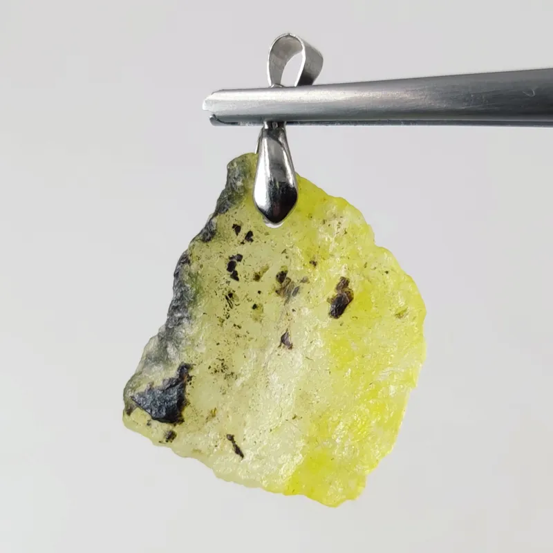 آویز سنگ بروسیت معدنی و طبیعی کشور روسیه