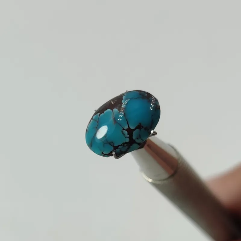 نگین فیروزه سورمه ای رنگ معدنی نیشابور (کمیاب)