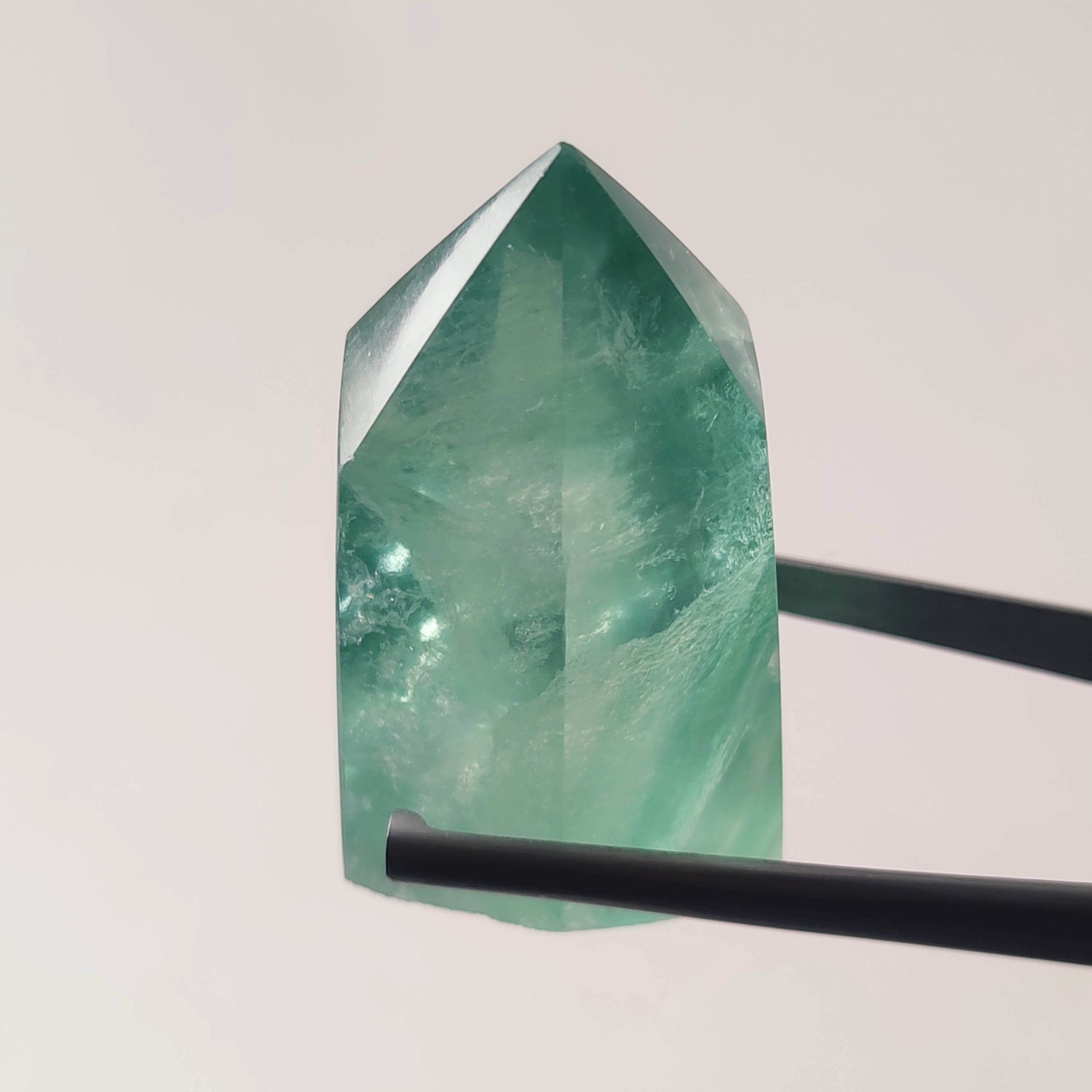 منشور سنگ فلوریت (فلورین) سبز معدنی و طبیعی