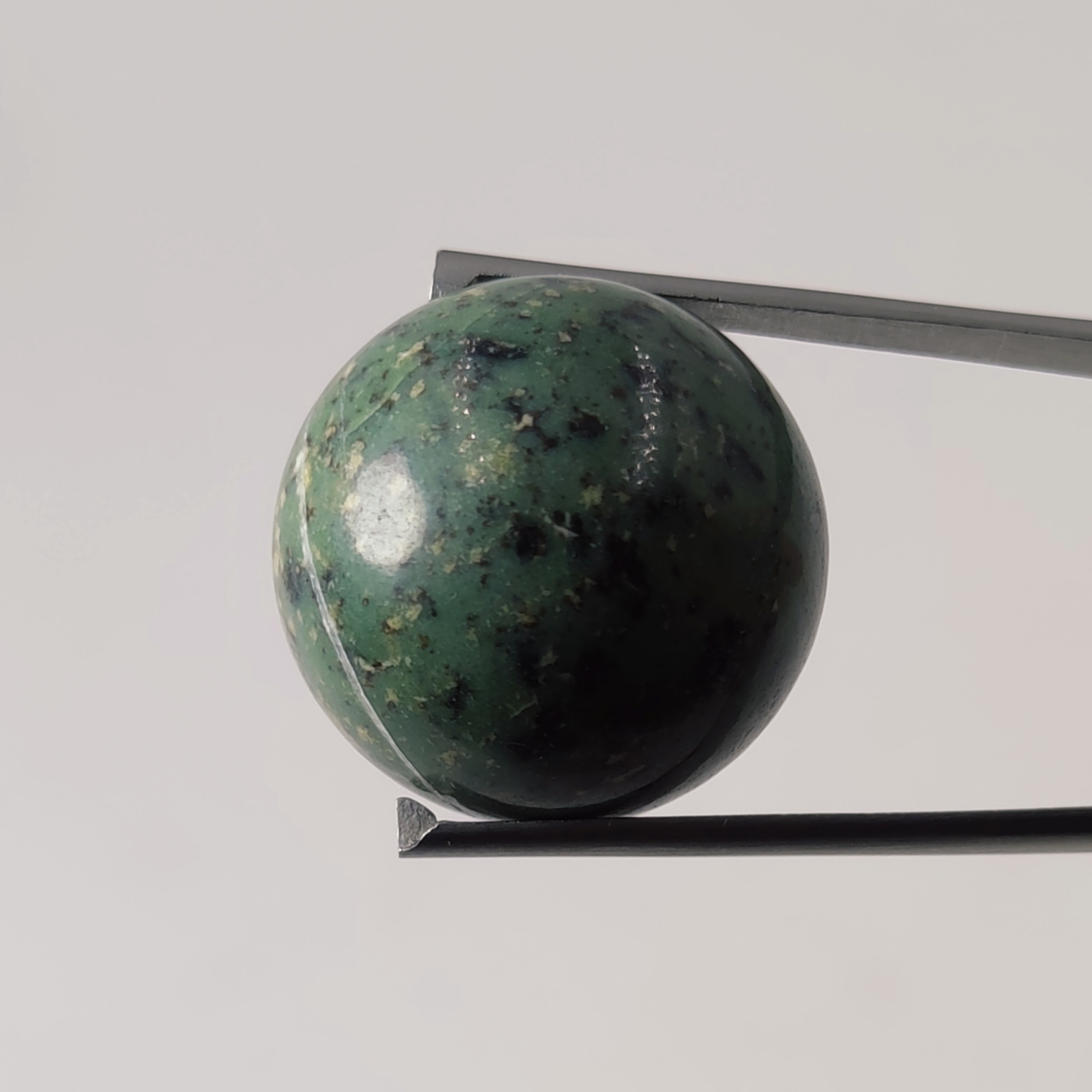 گوی سنگ یشم نفریت معدنی و طبیعی کشور چین