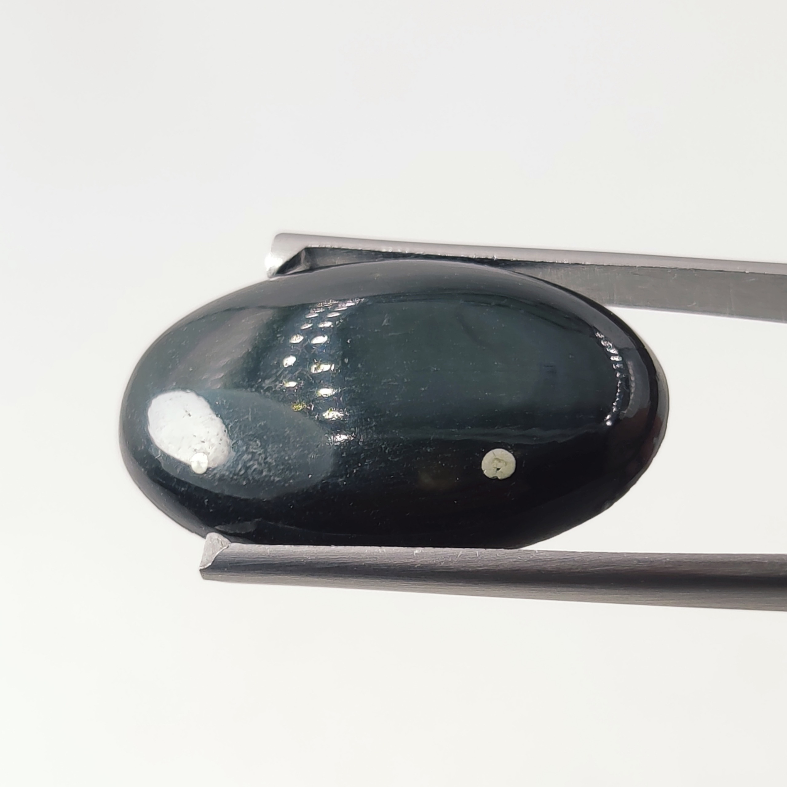 نگین سنگ ابسیدین سیاه طبیعی (دارای شاین ظریف)