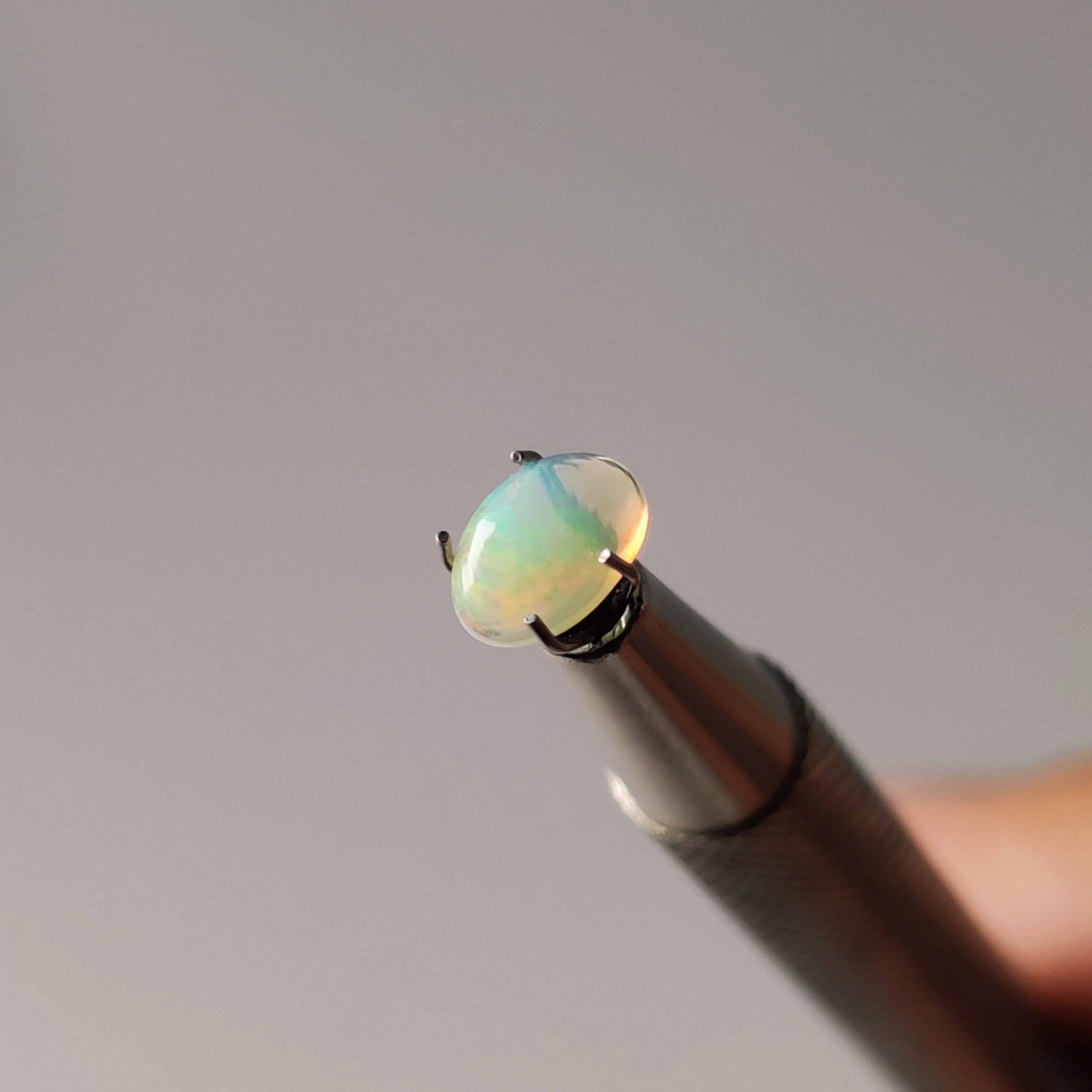 نگین اپال (اوپال) وایت (نیمه ژله ای) معدنی اتیوپی