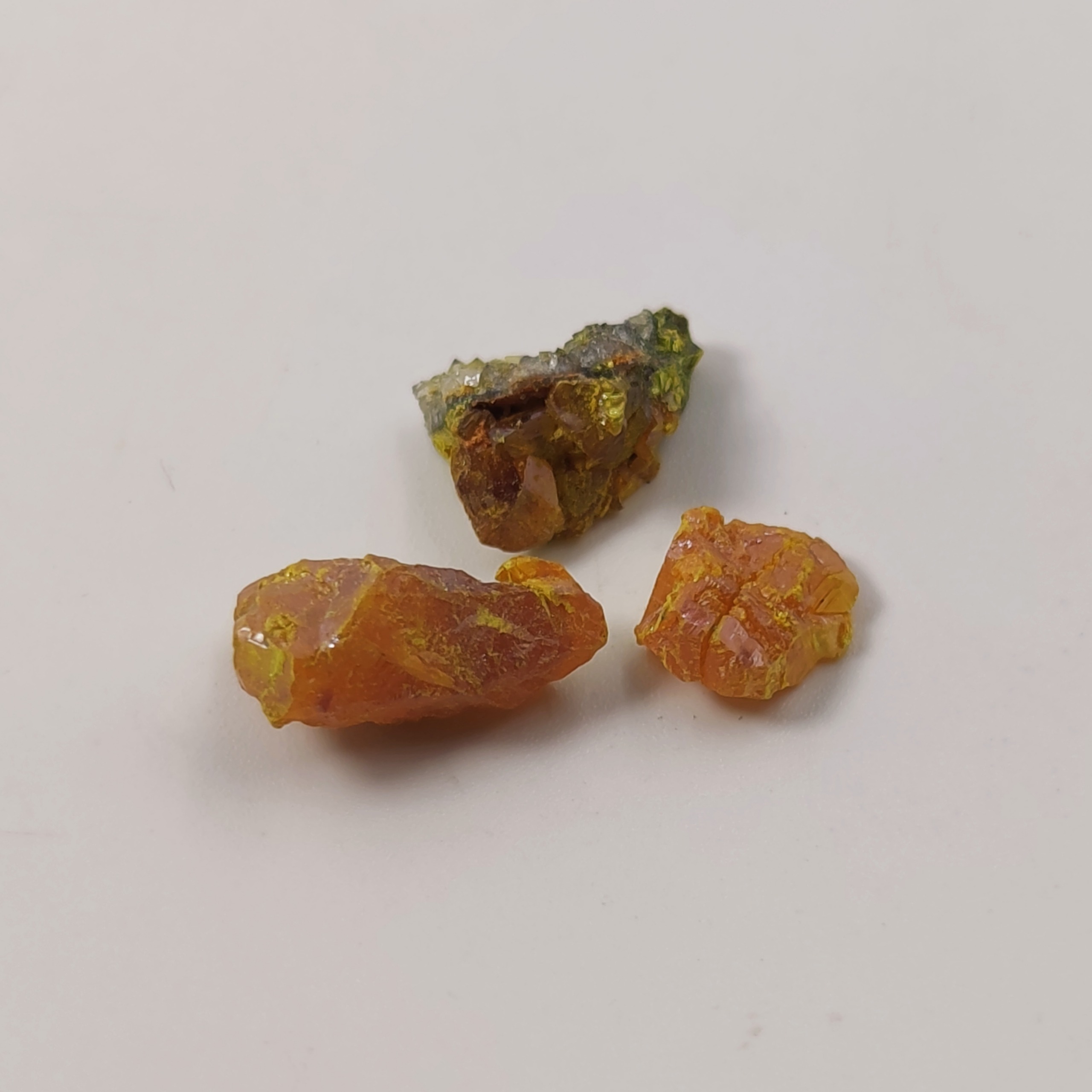 سه قطعه راف سنگ زرنیخ یا اورپیمان معدنی و طبیعی