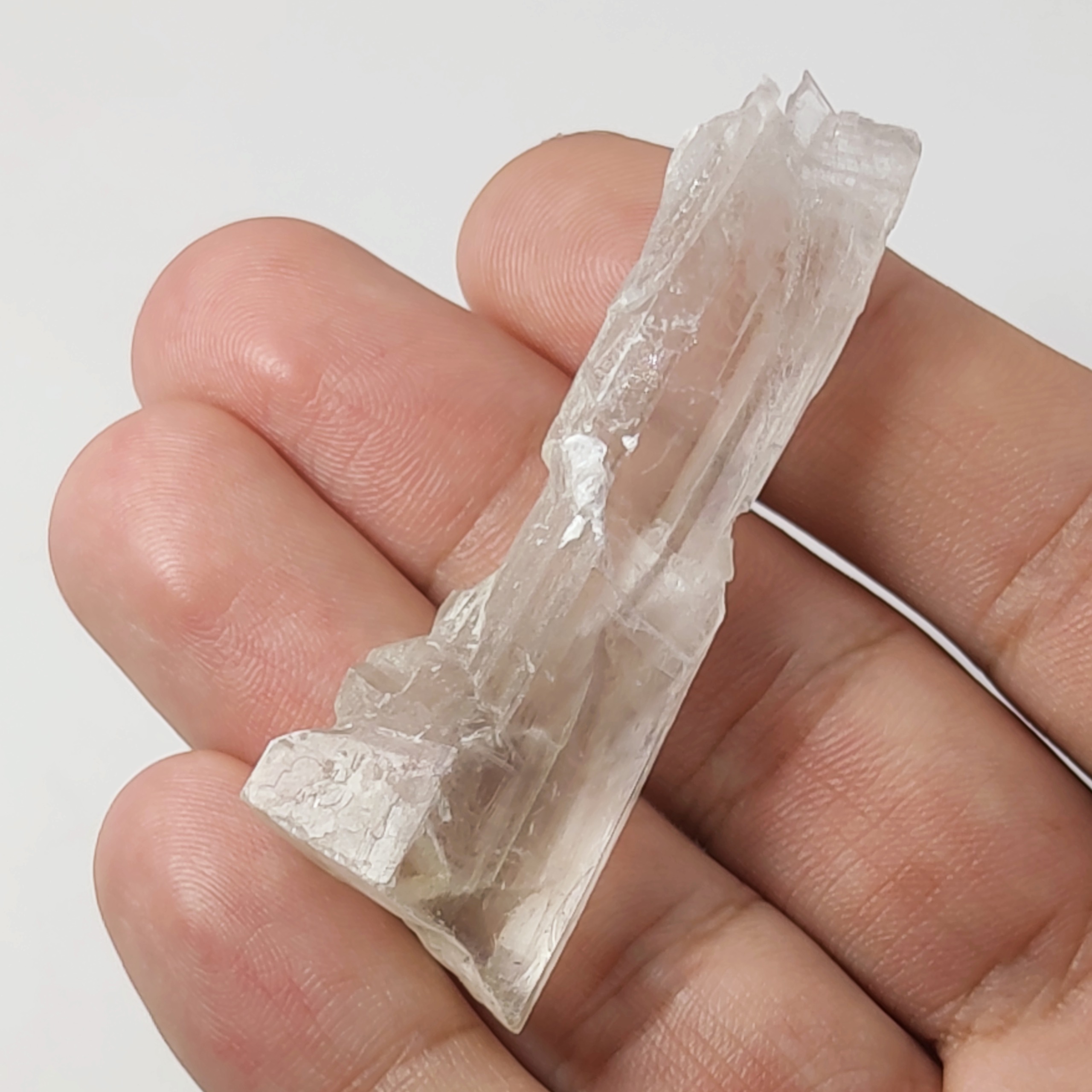 بلور سنگ گچ یا ژیپس معدنی و طبیعی