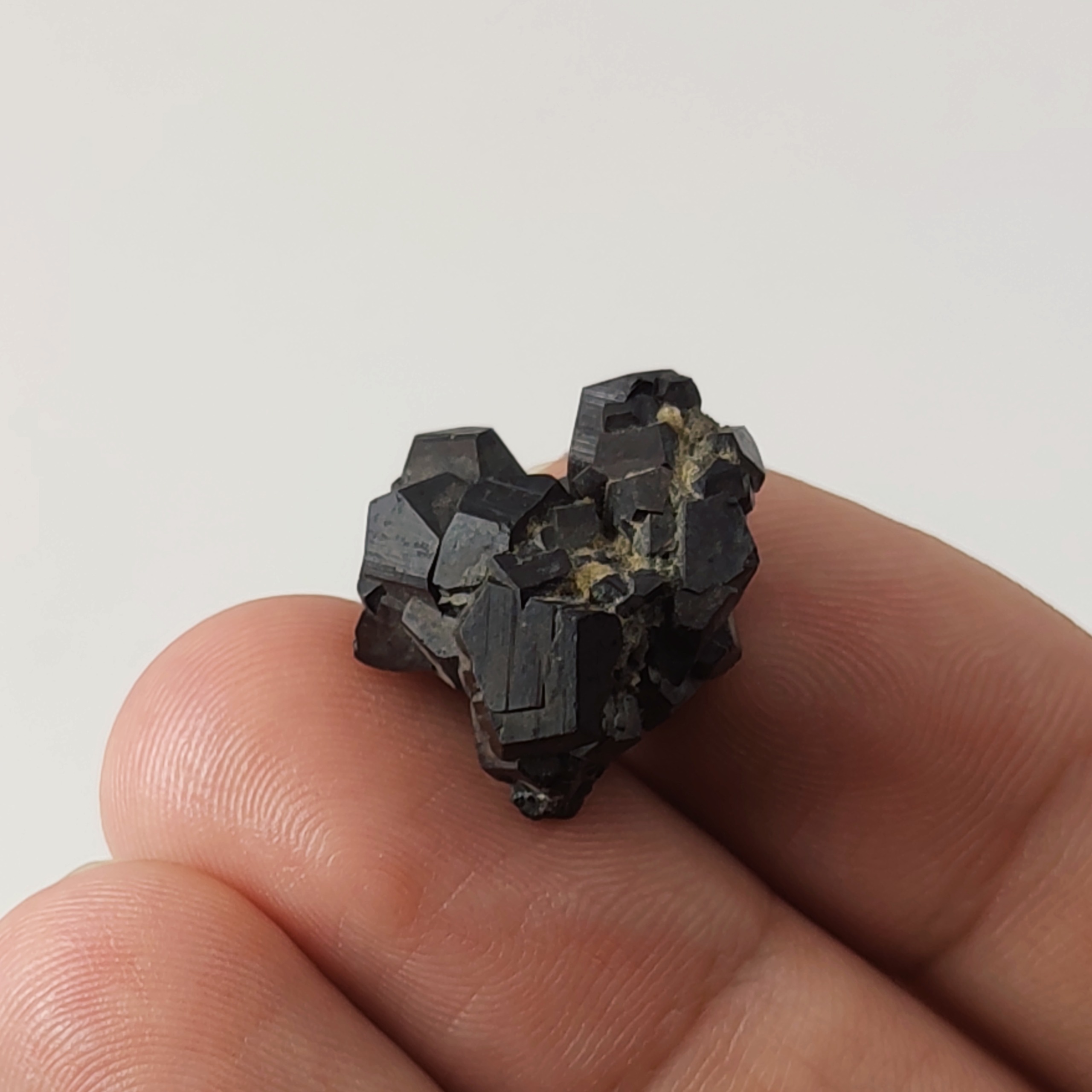 سنگ هماتیت یا حدید (سنگ آهن) معدنی با فرم بلوری