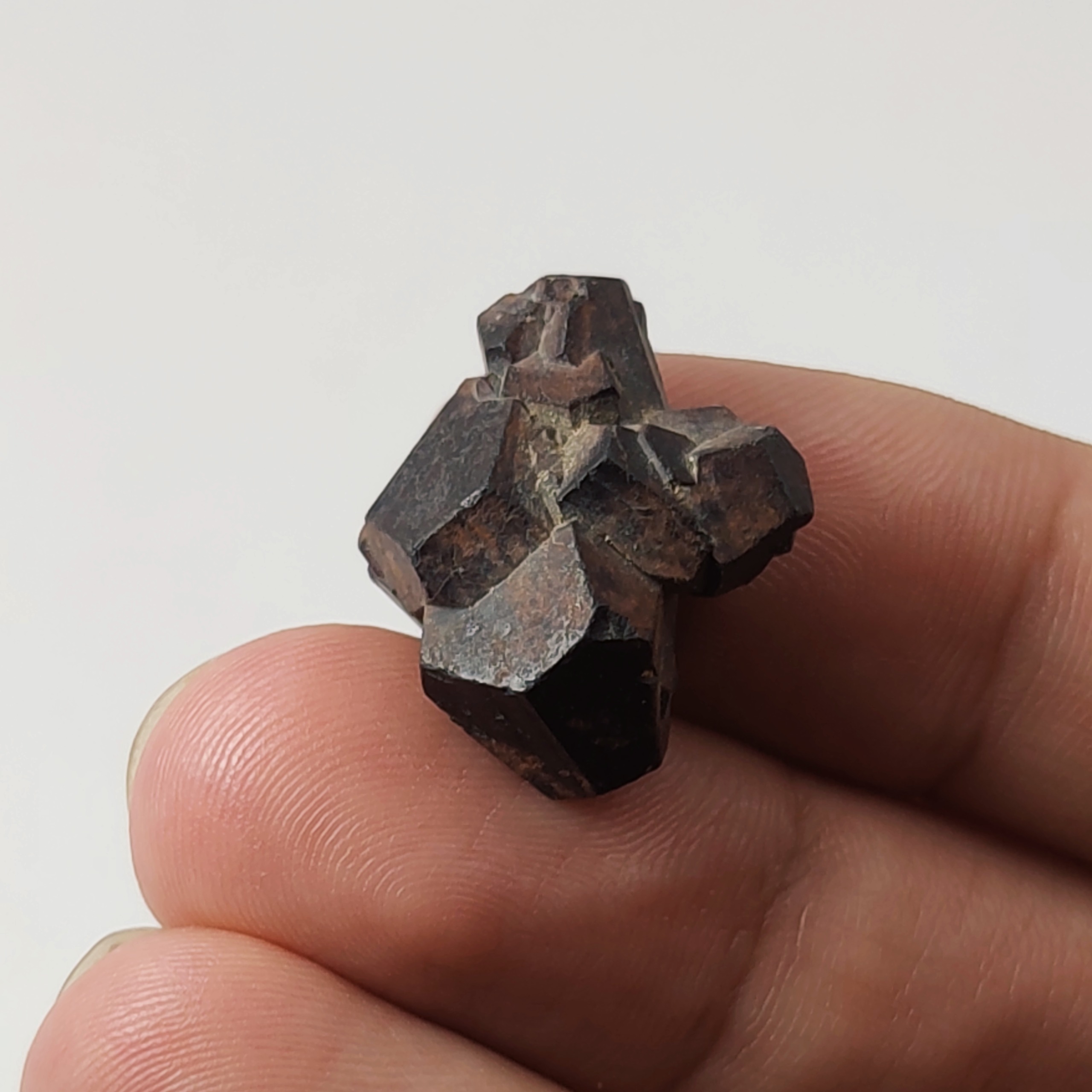 سنگ هماتیت یا حدید (سنگ آهن) معدنی با فرم بلوری