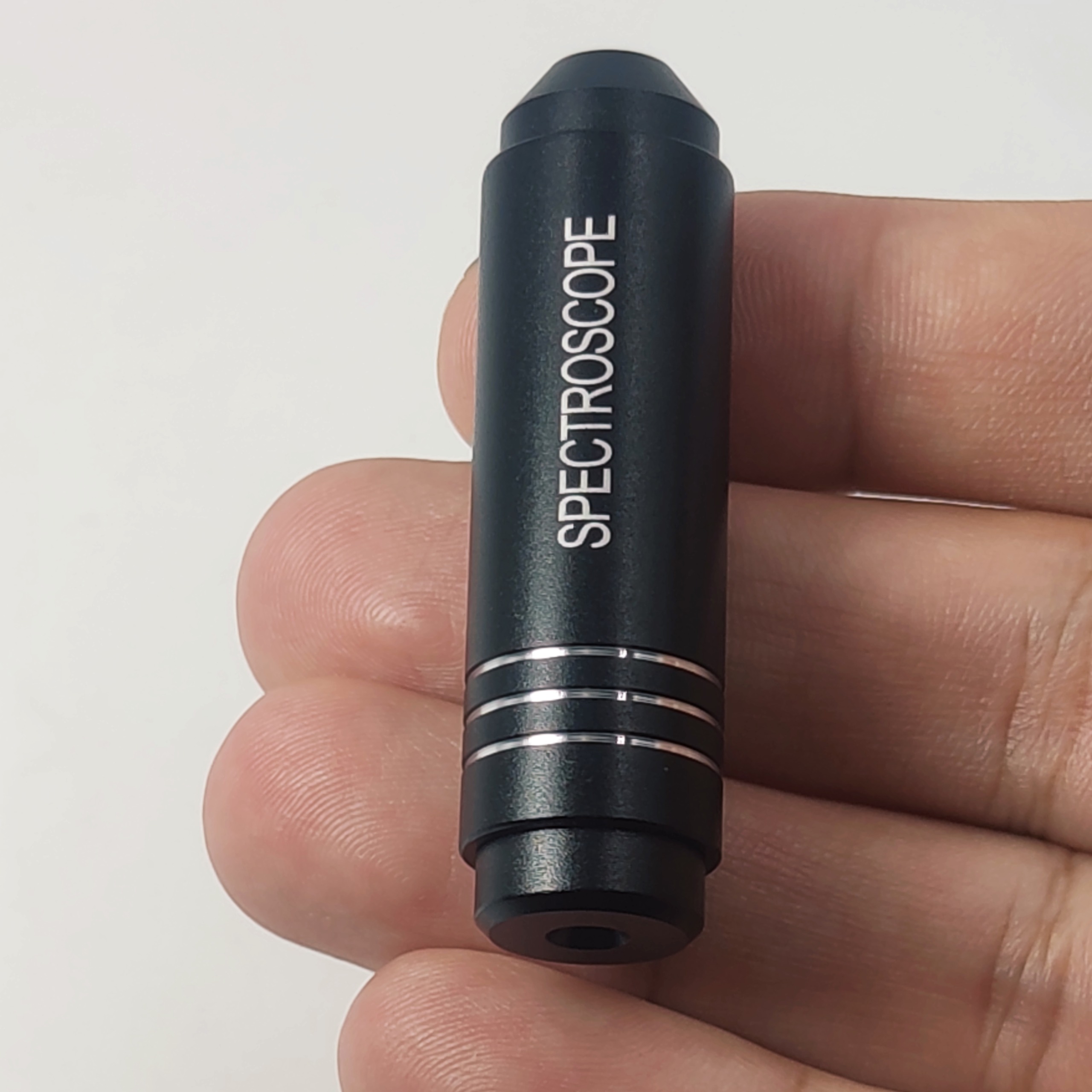 اسپکتروسکوپ گوهر شناسی جهت تشخیص گوهر های مصنوعی